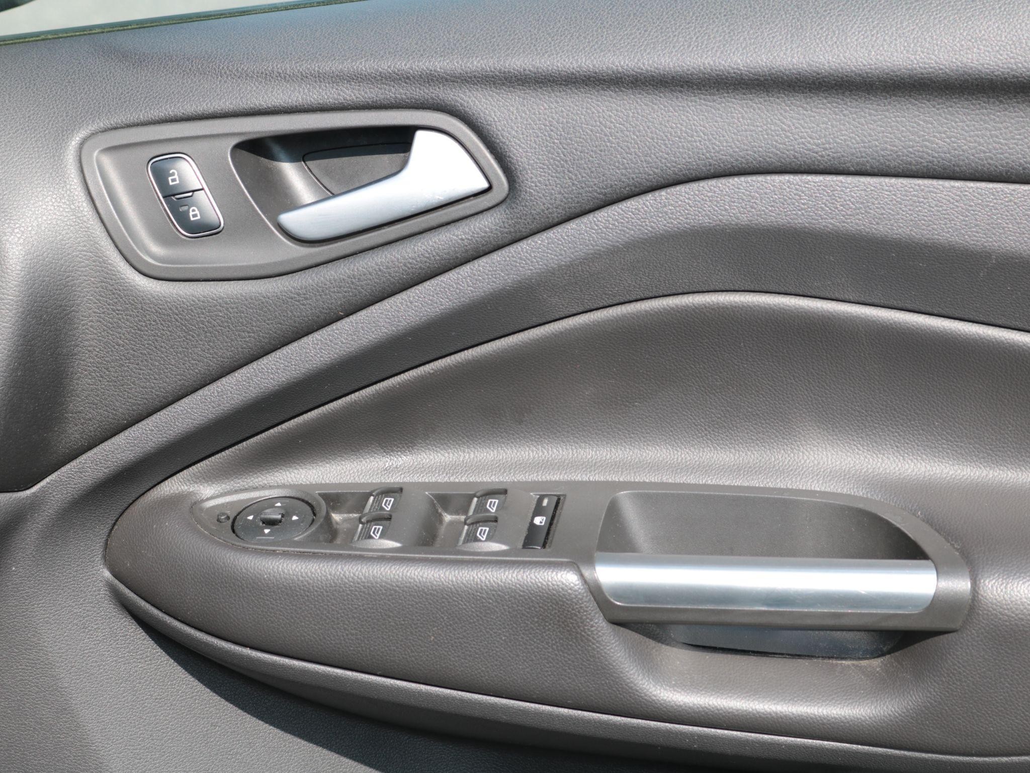 Ford Kuga Image 25