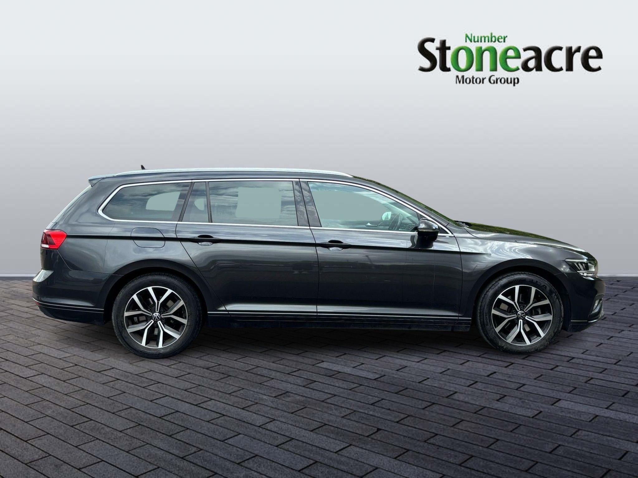 Volkswagen Passat Image 8