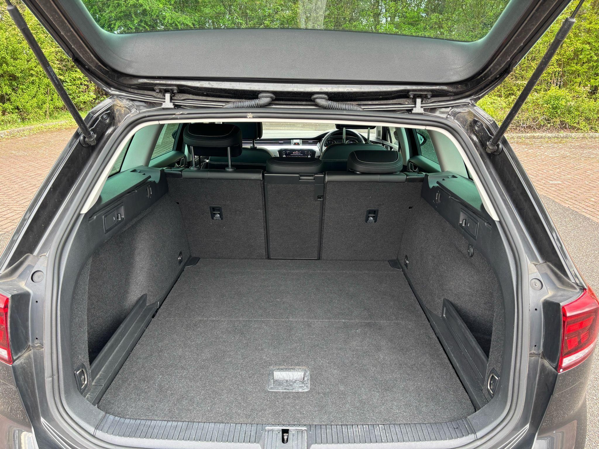 Volkswagen Passat Image 10