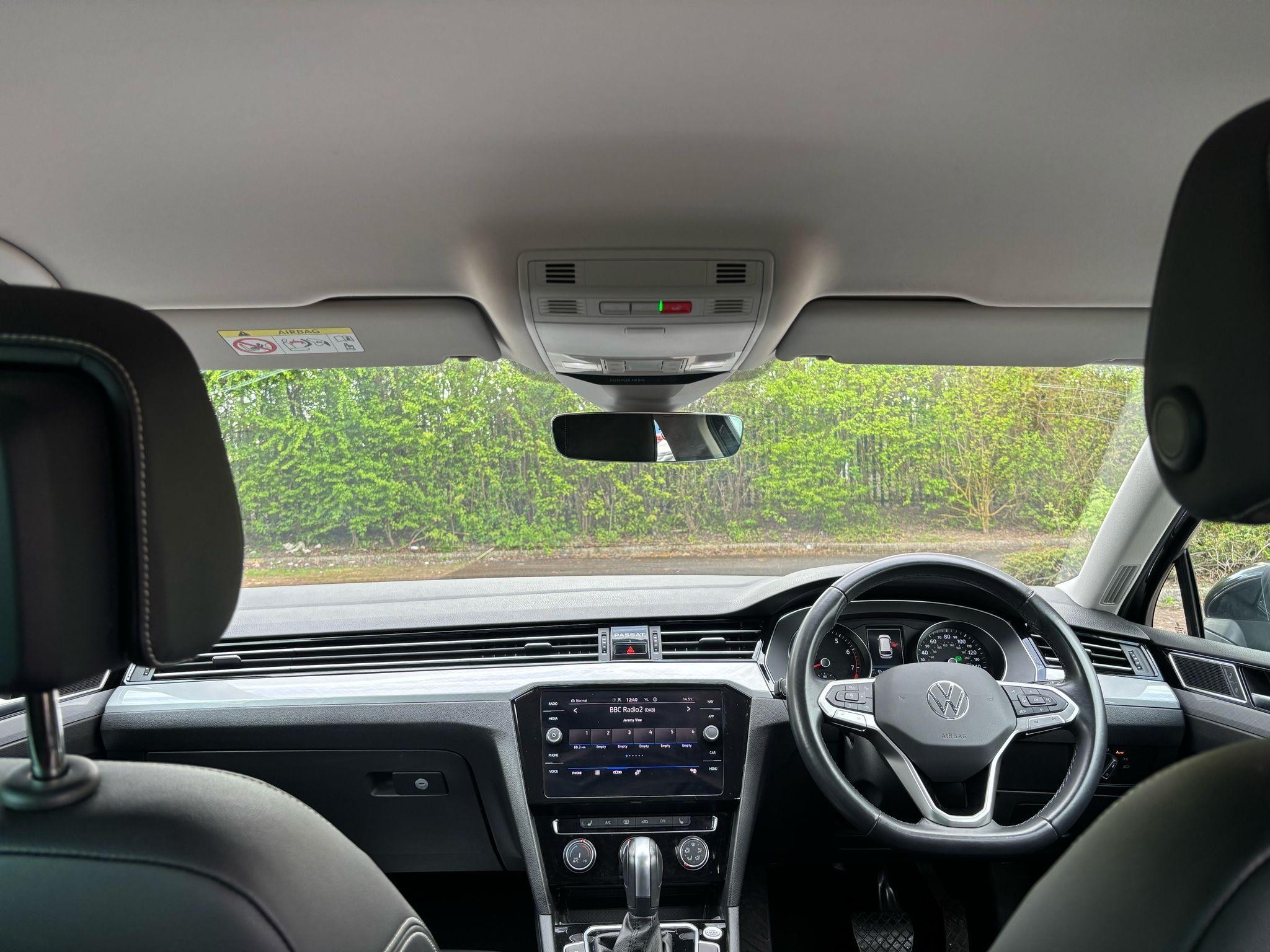Volkswagen Passat Image 11