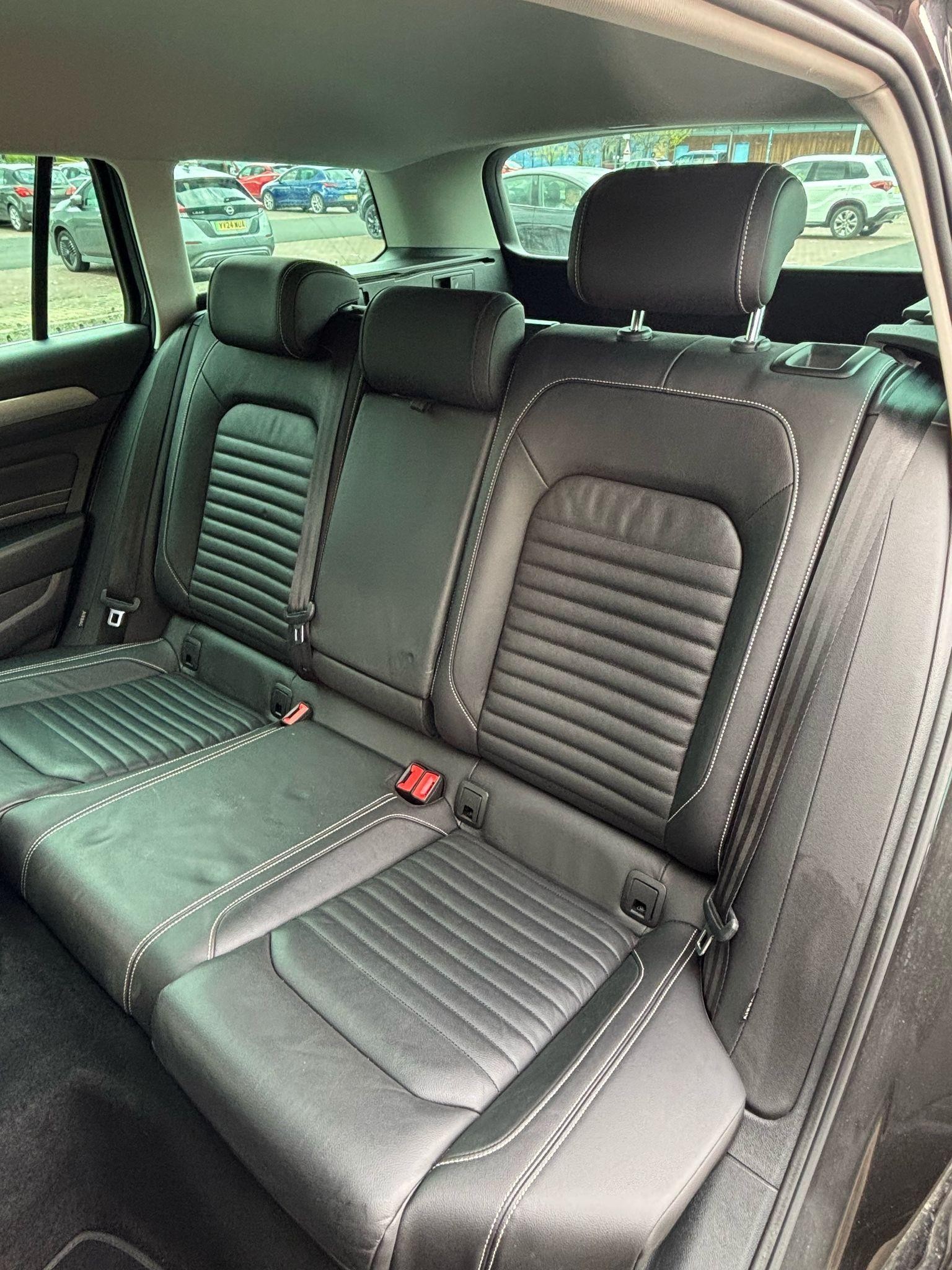 Volkswagen Passat Image 14