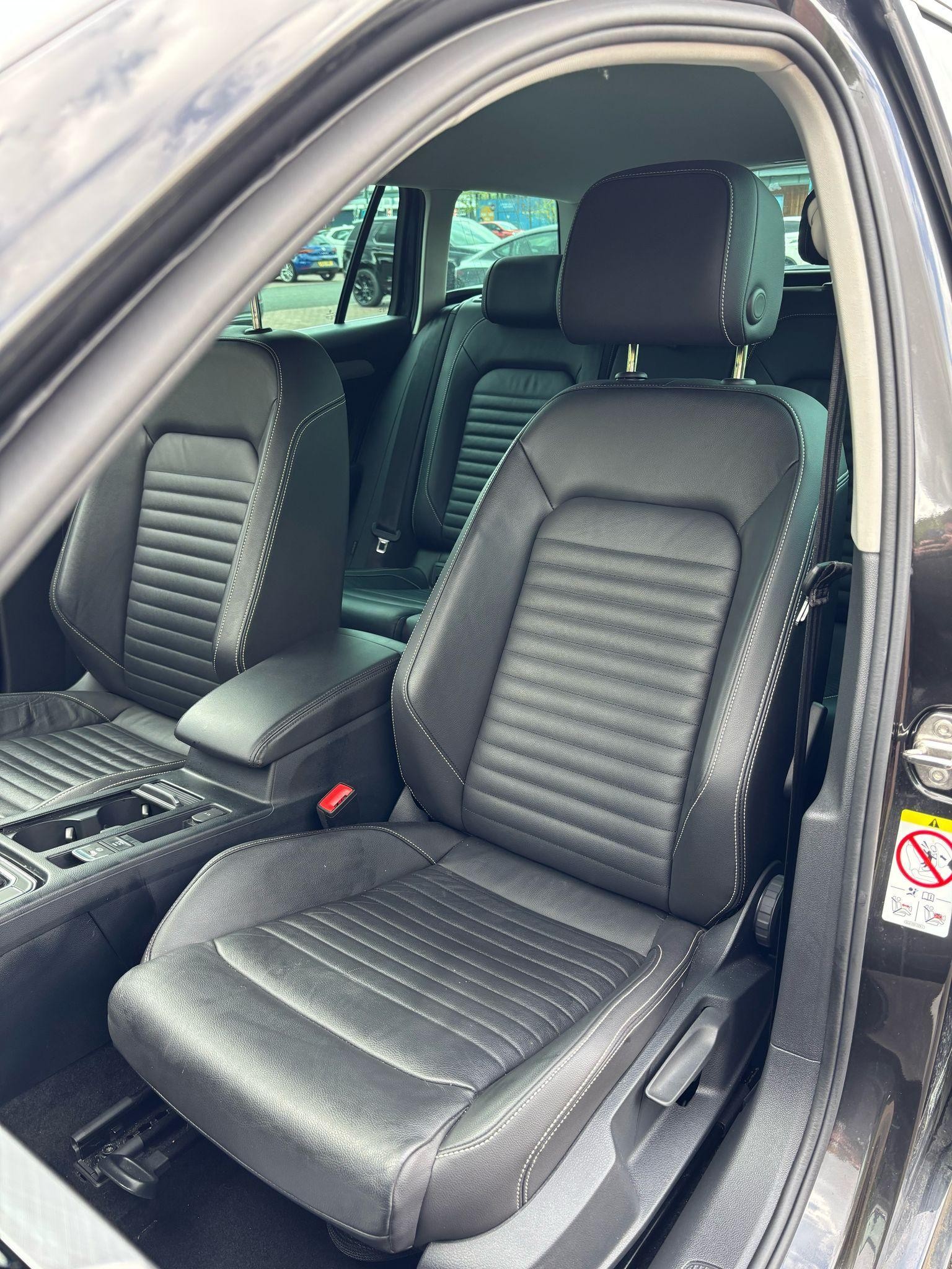 Volkswagen Passat Image 15