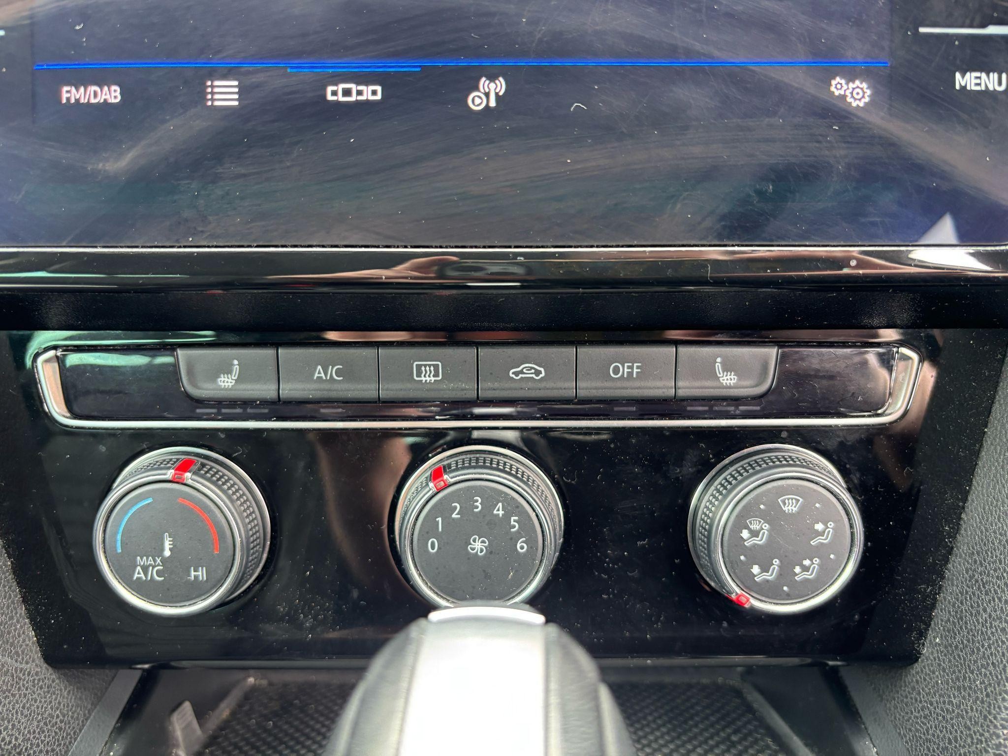 Volkswagen Passat Image 21