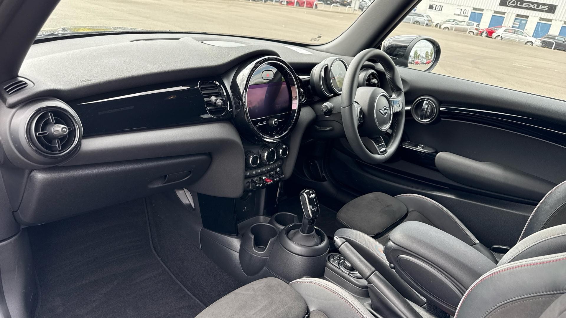 MINI Hatch Image 4