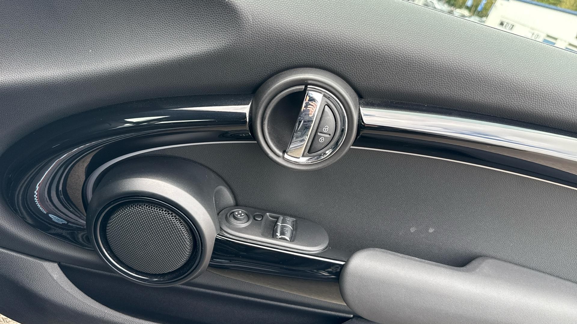 MINI Hatch Image 15