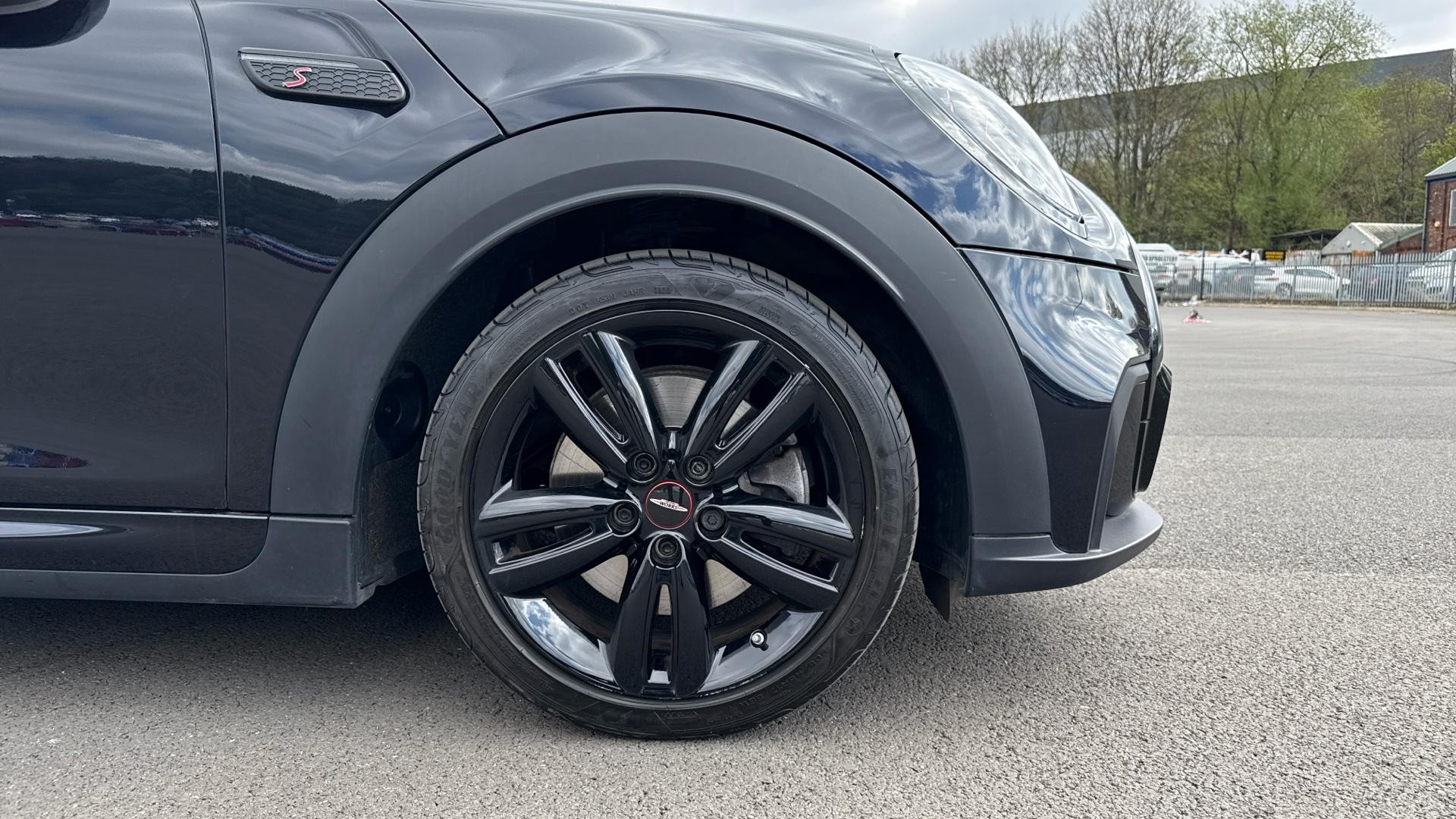 MINI Hatch Image 16