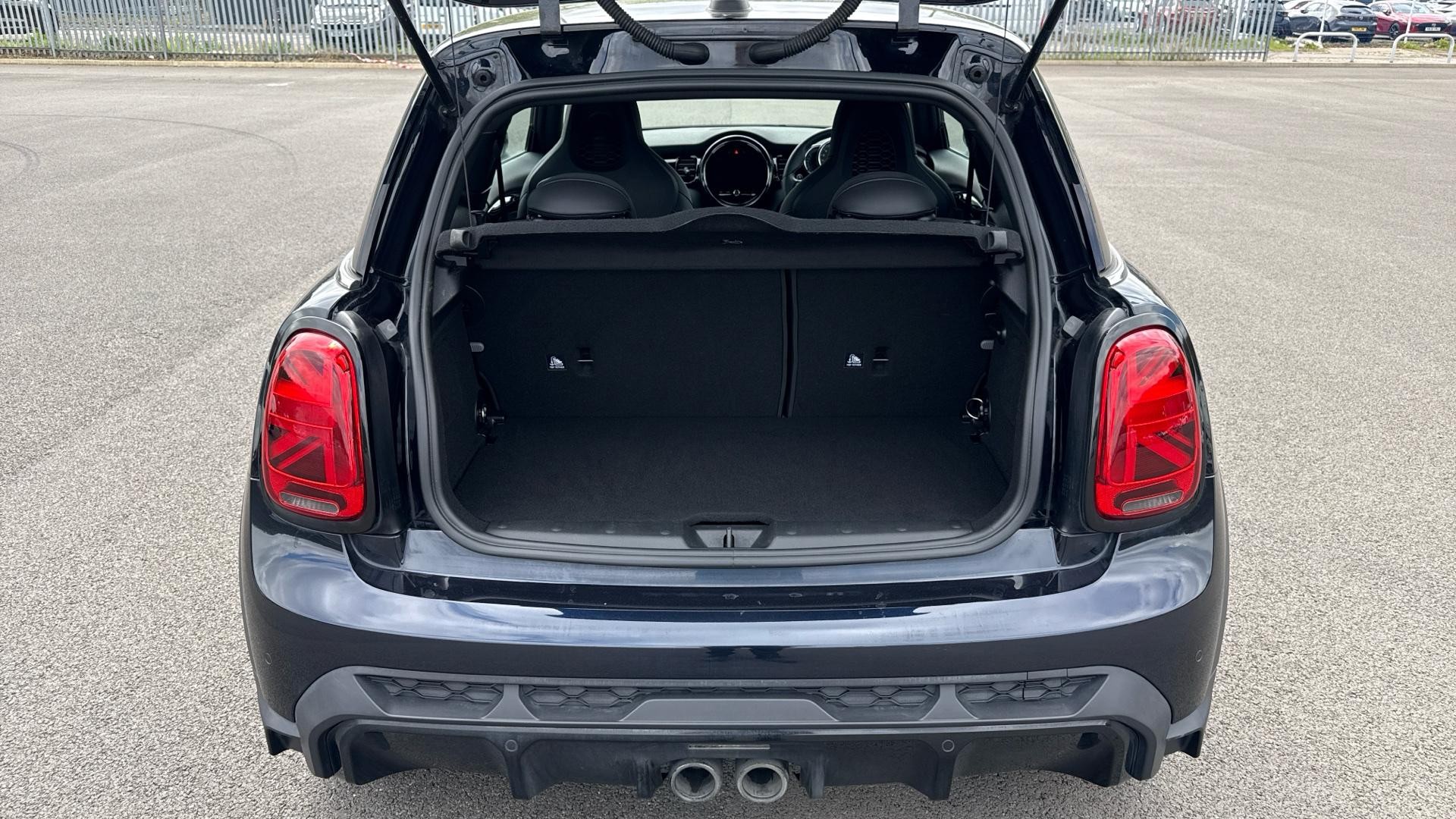 MINI Hatch Image 17