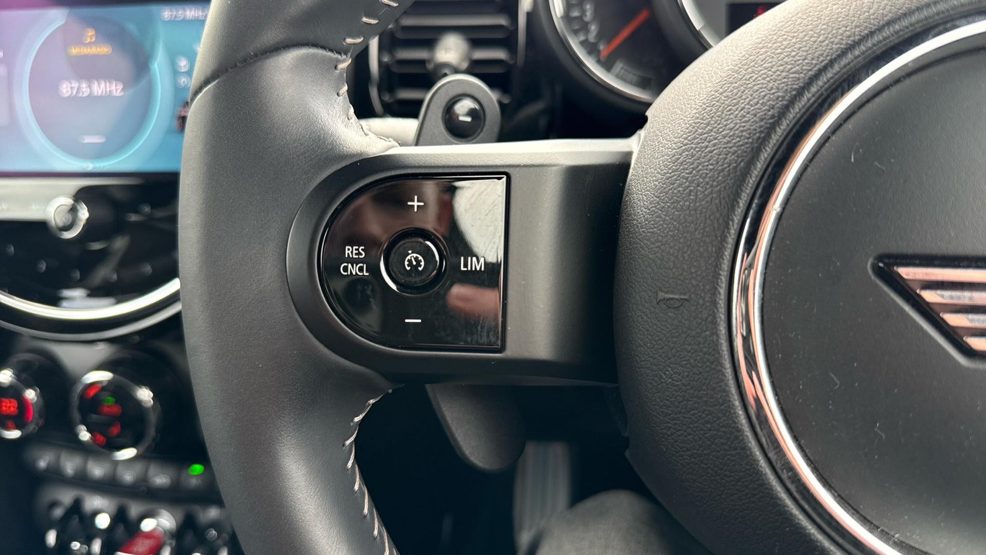 MINI Hatch Image 18