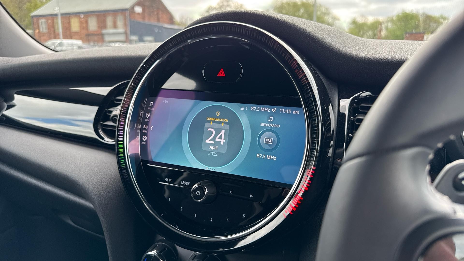 MINI Hatch Image 24