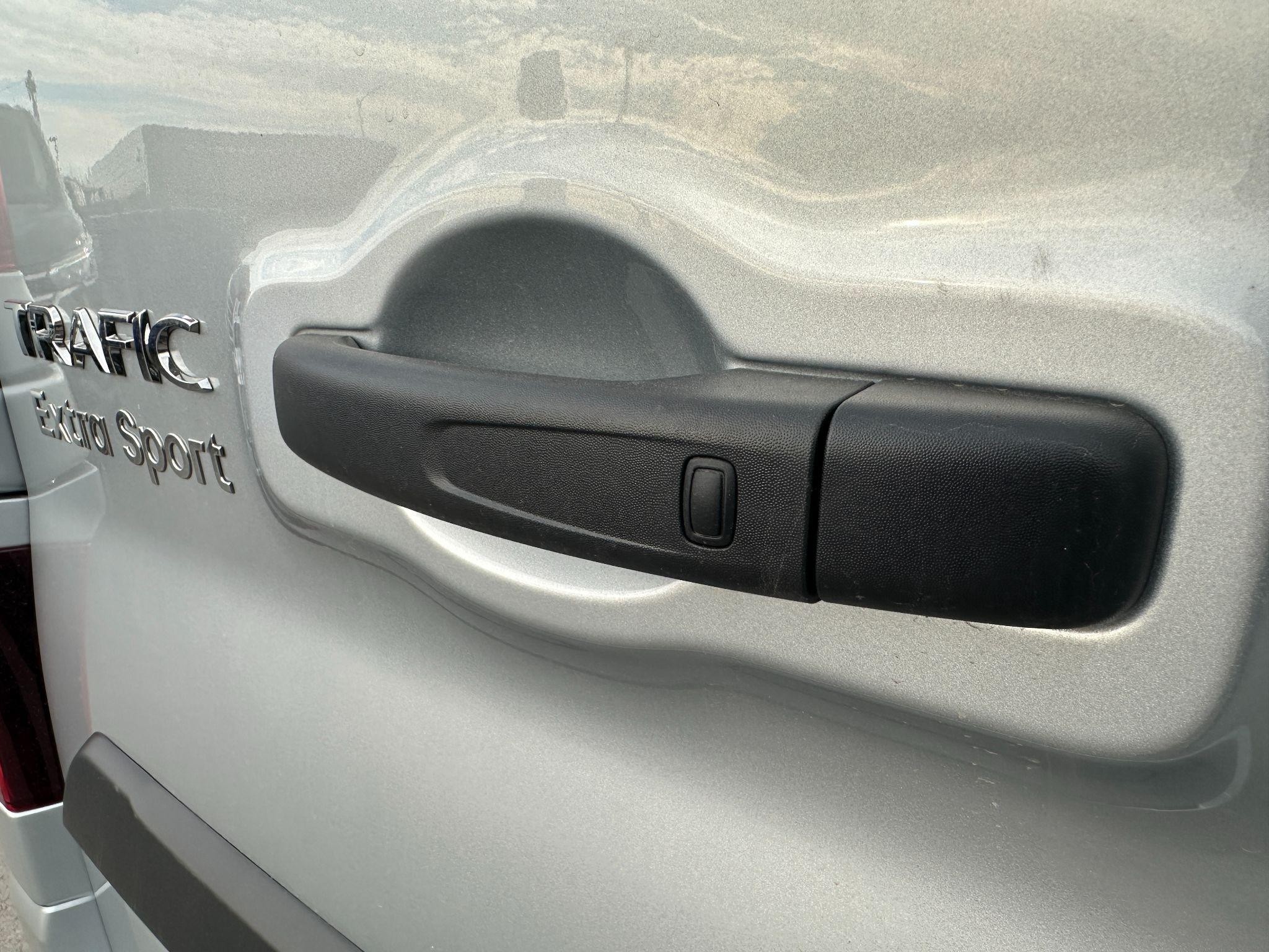 Renault Trafic Image 6