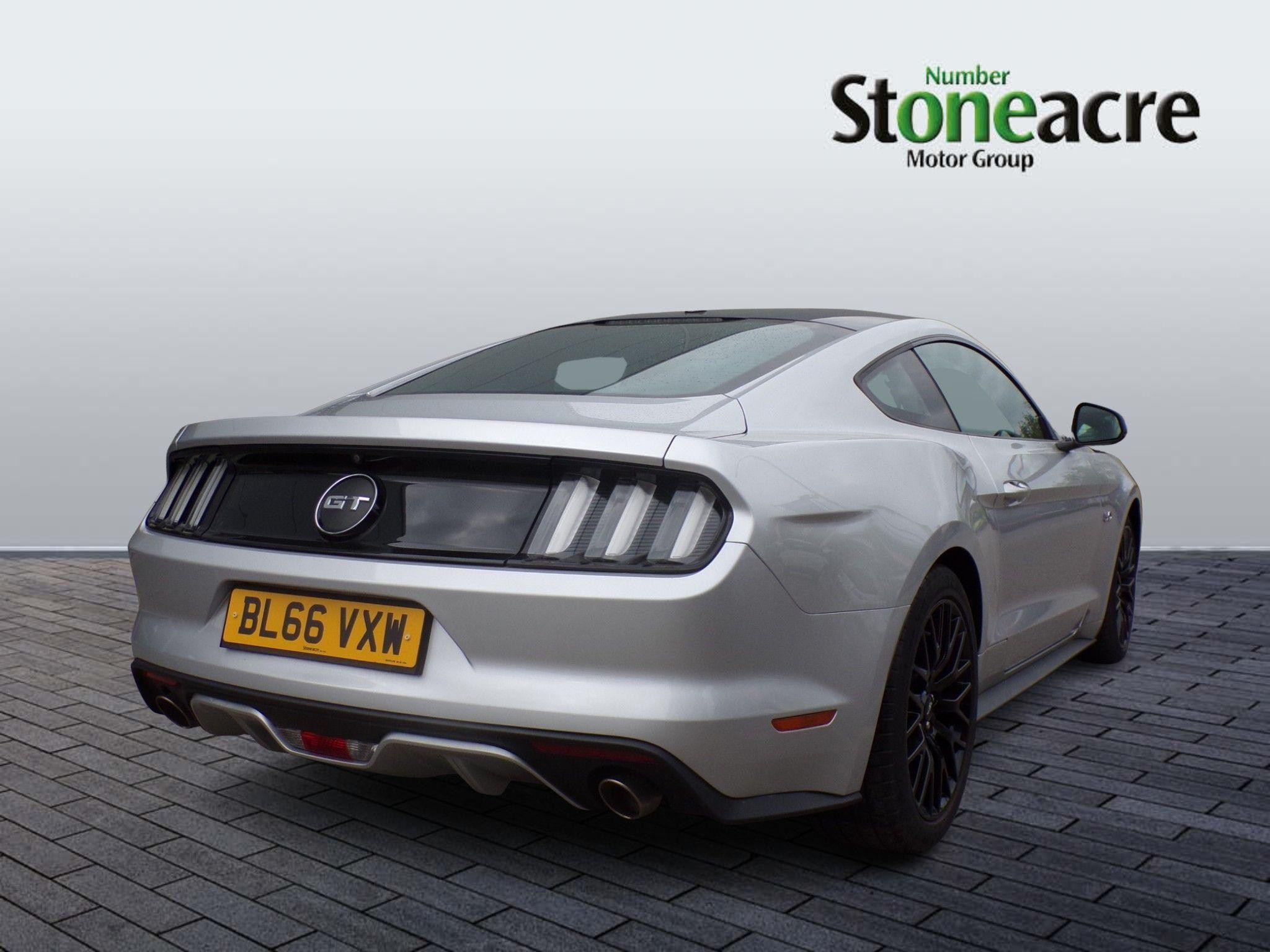 Ford Mustang Image 3