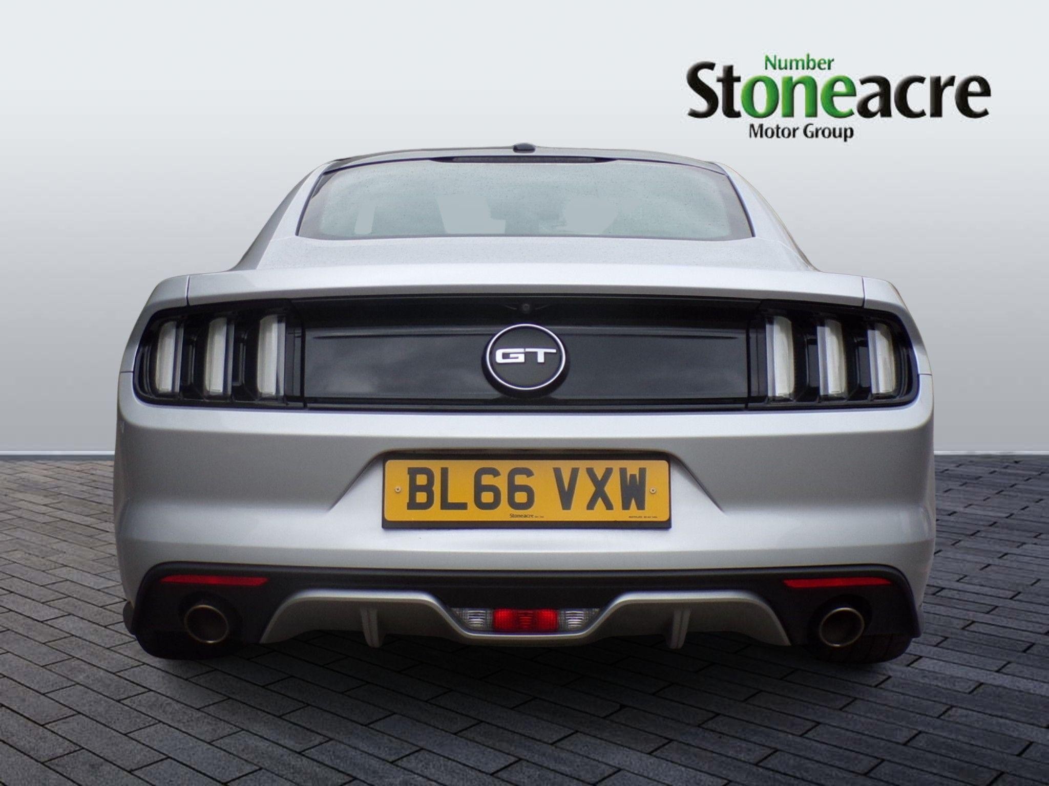 Ford Mustang Image 4
