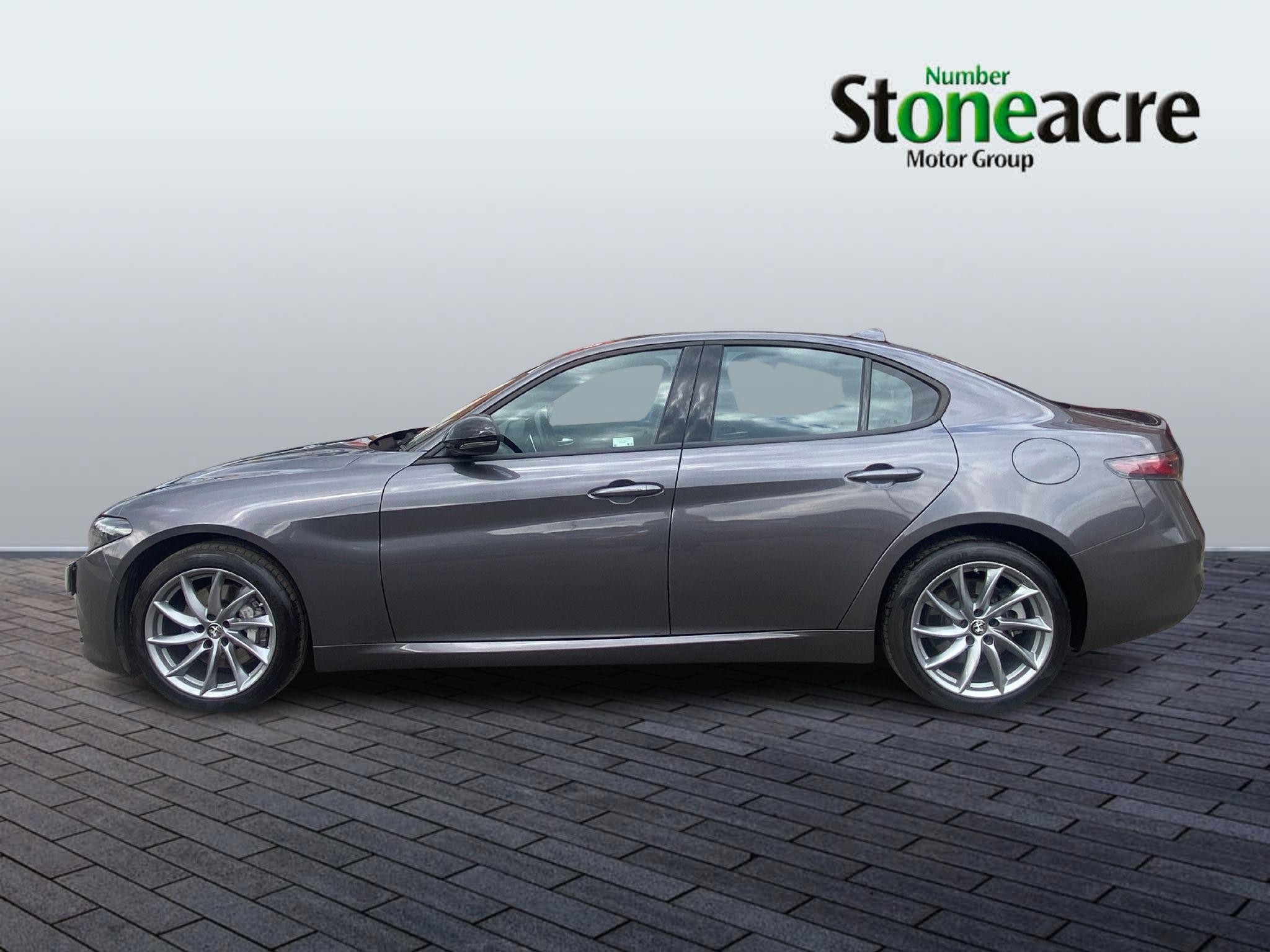 Alfa Romeo Giulia Image 4