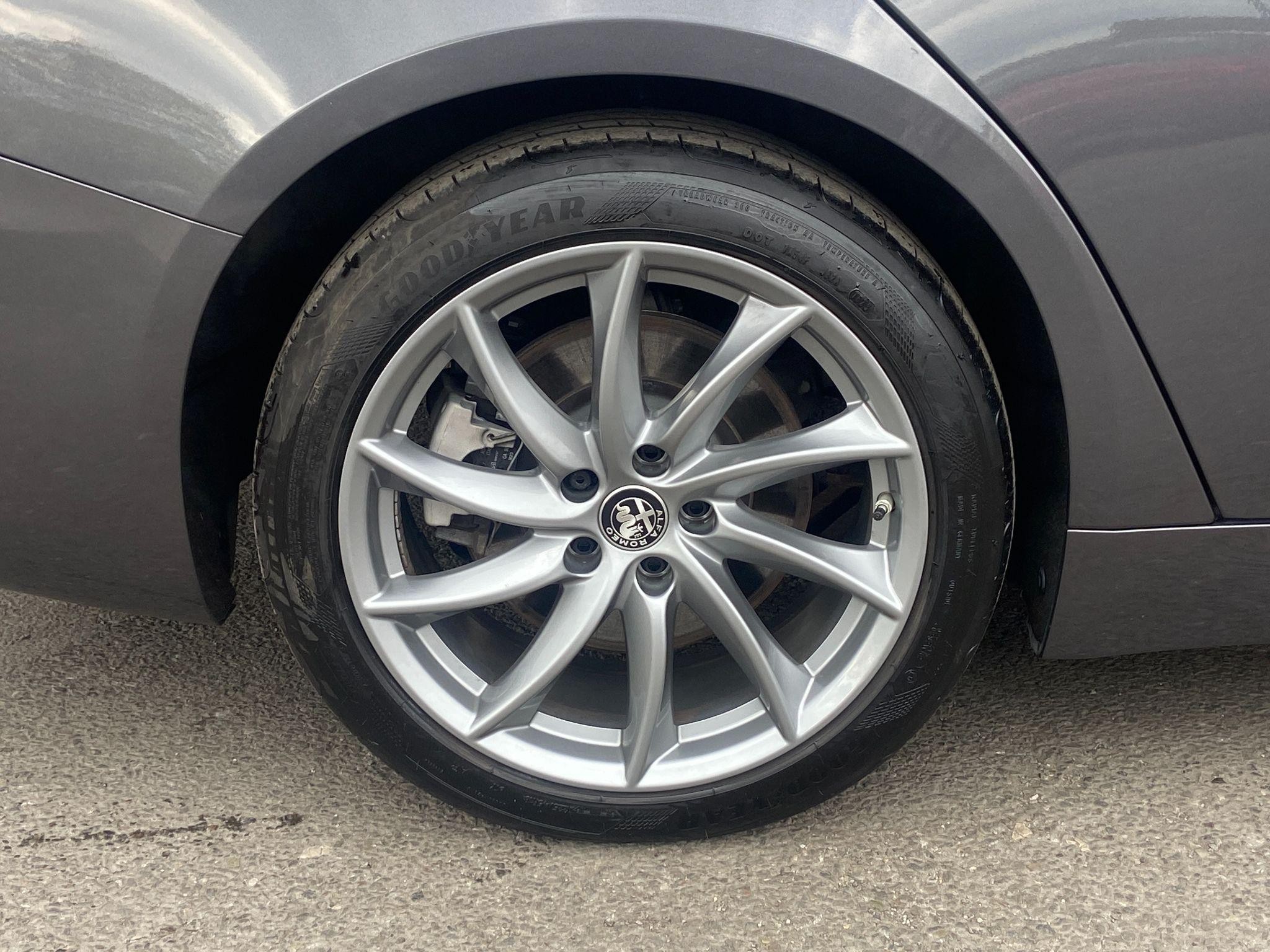 Alfa Romeo Giulia Image 9