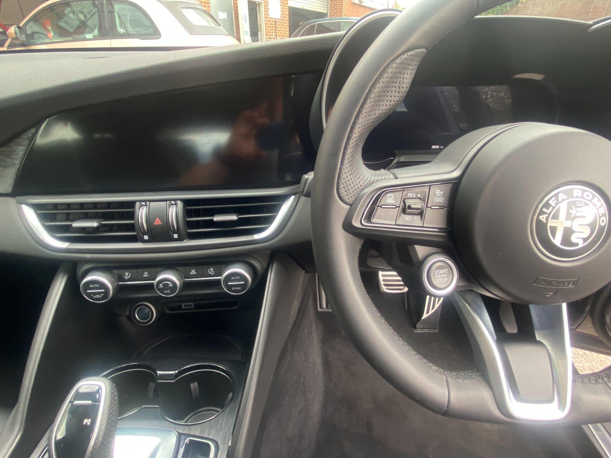 Alfa Romeo Giulia Image 11