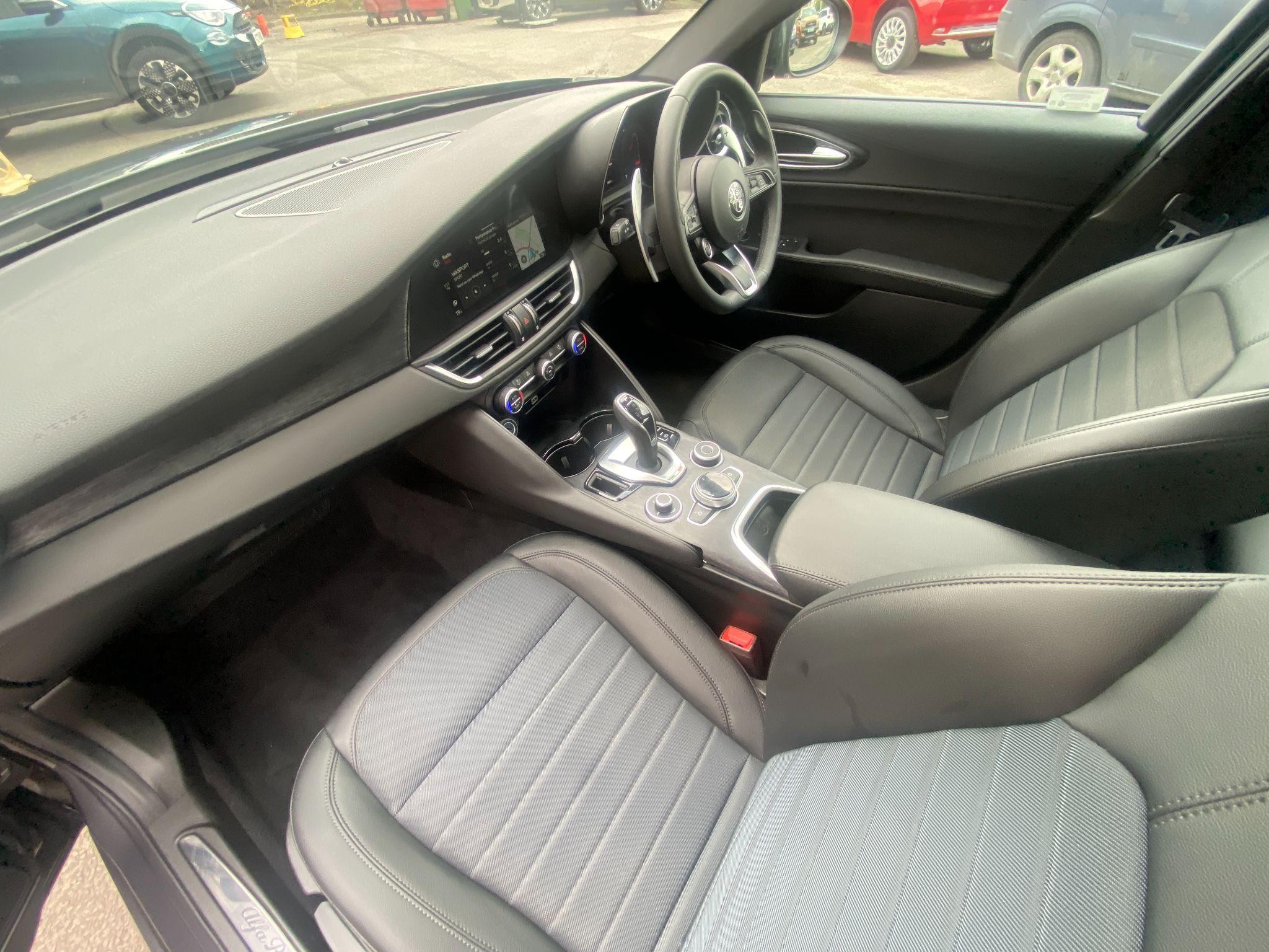 Alfa Romeo Giulia Image 14