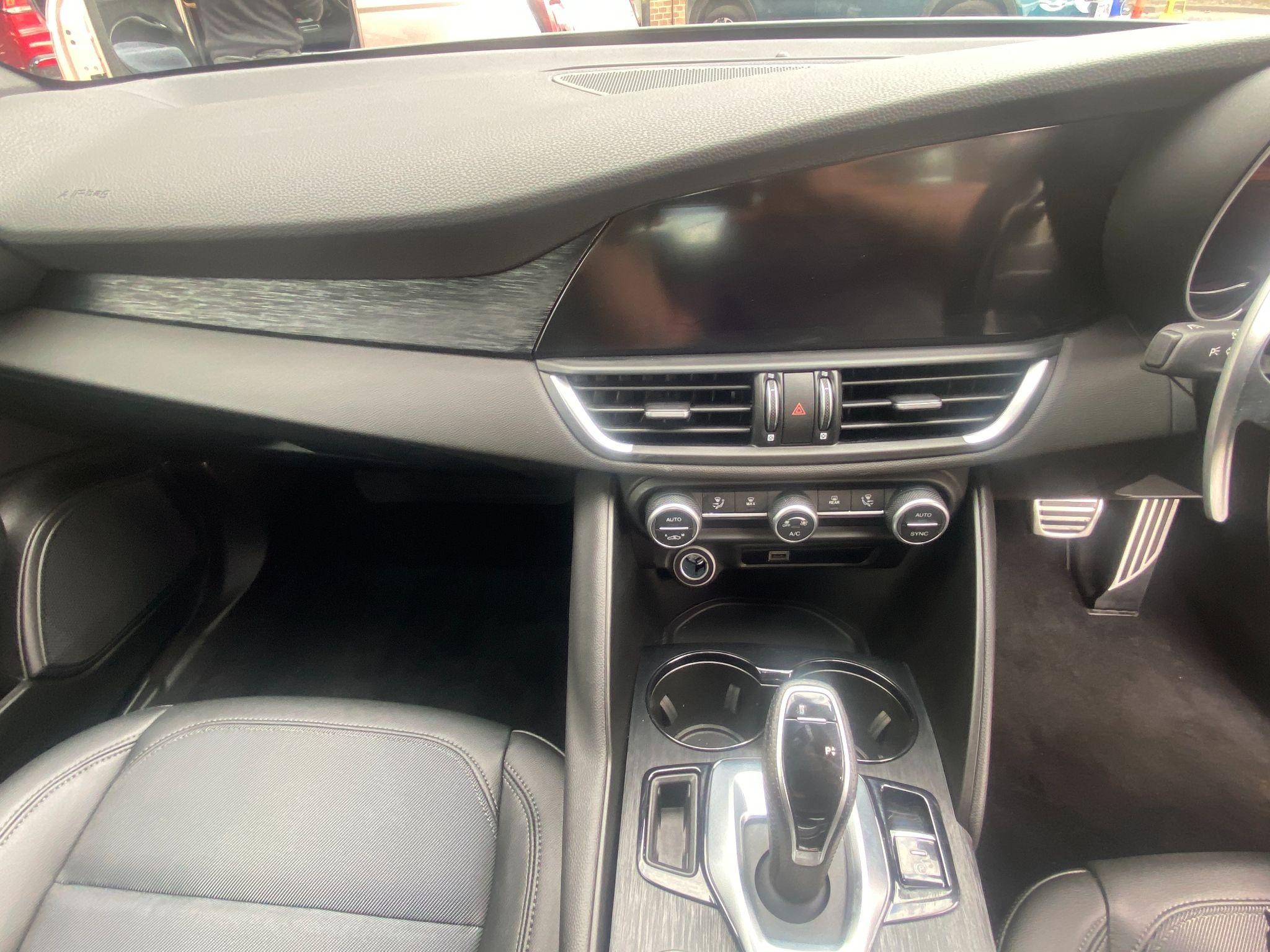 Alfa Romeo Giulia Image 18