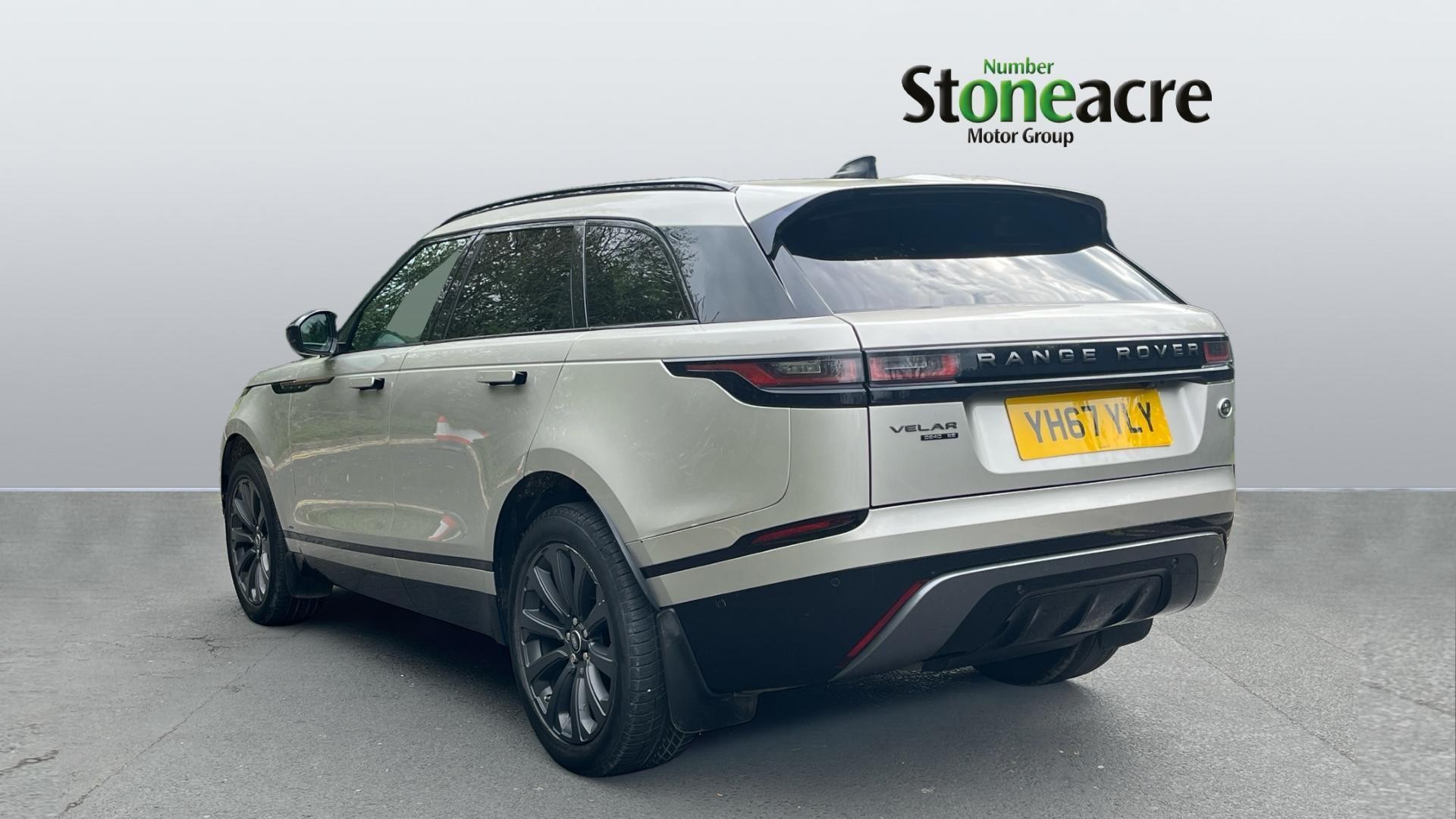 Land Rover Range Rover Velar Image 2