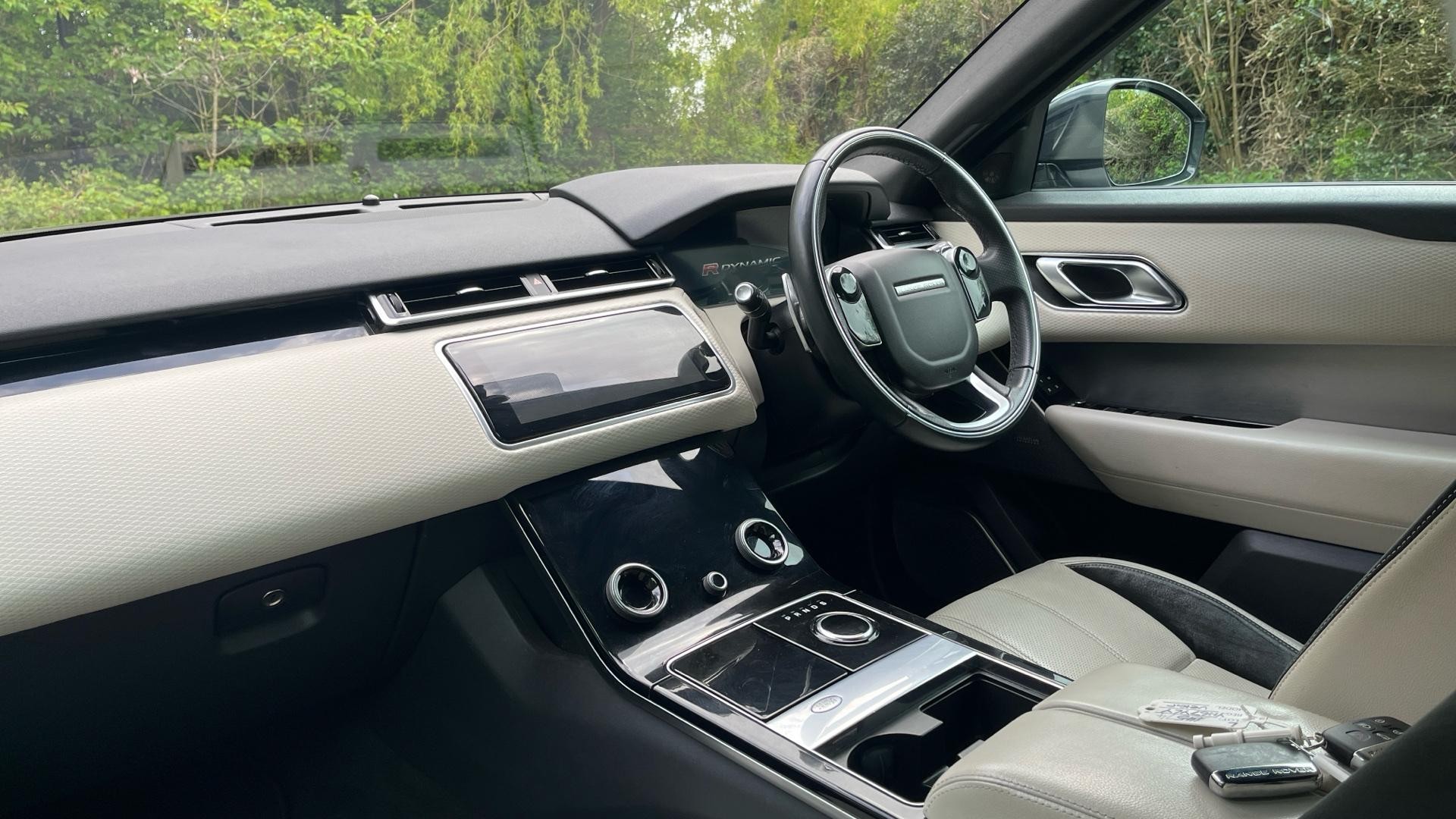 Land Rover Range Rover Velar Image 4