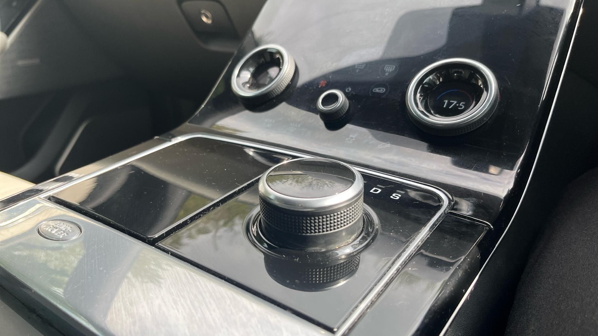 Land Rover Range Rover Velar Image 14