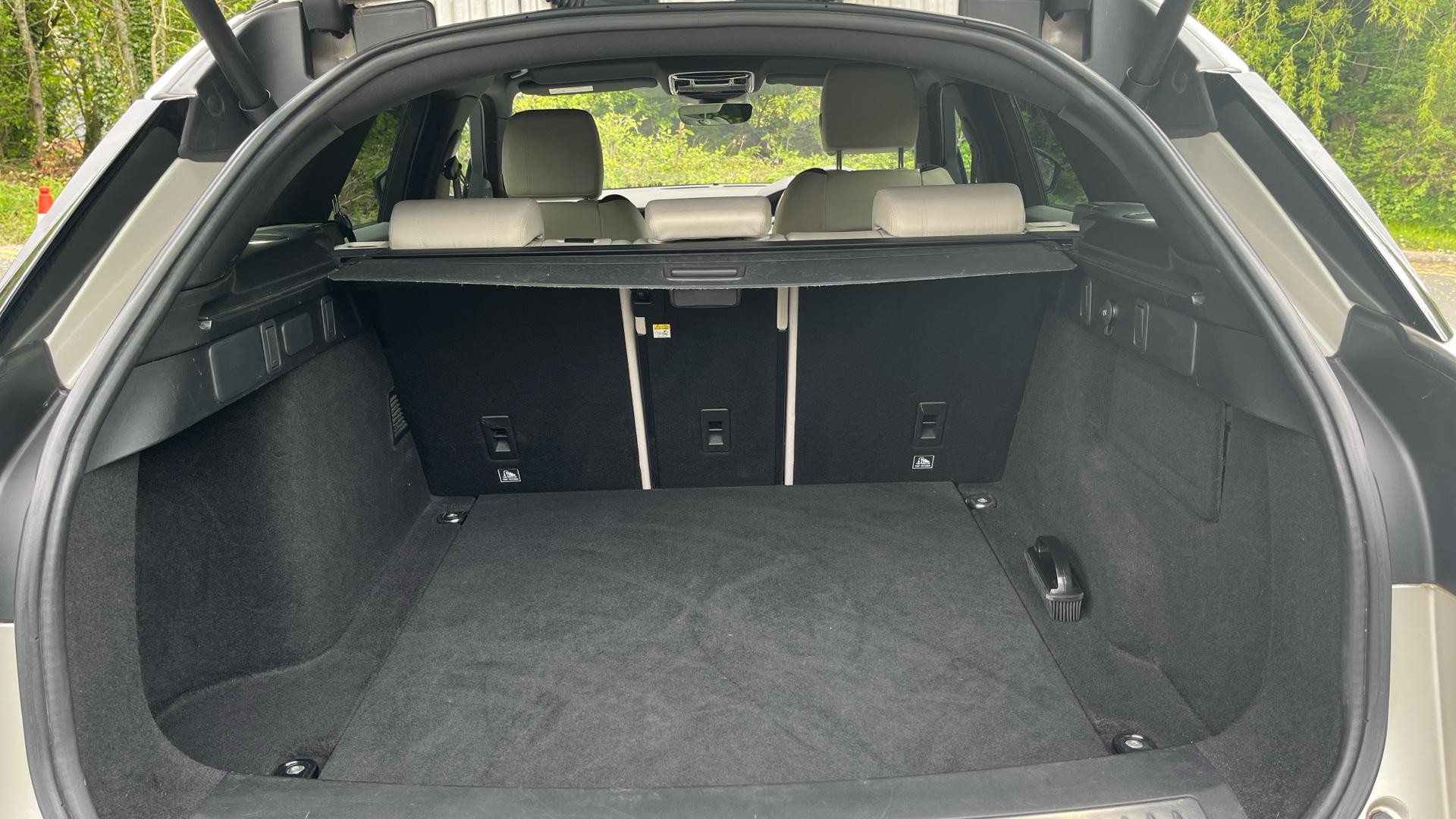 Land Rover Range Rover Velar Image 17