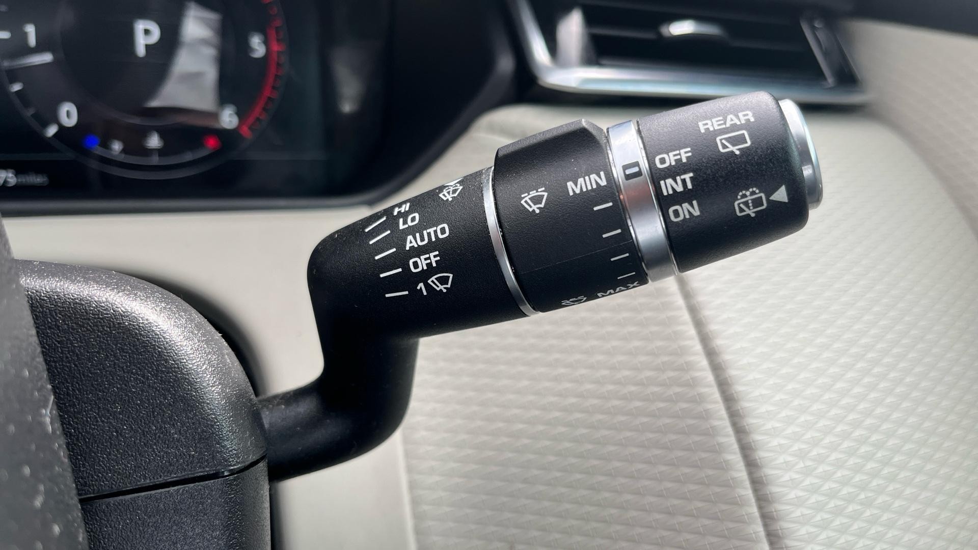 Land Rover Range Rover Velar Image 24
