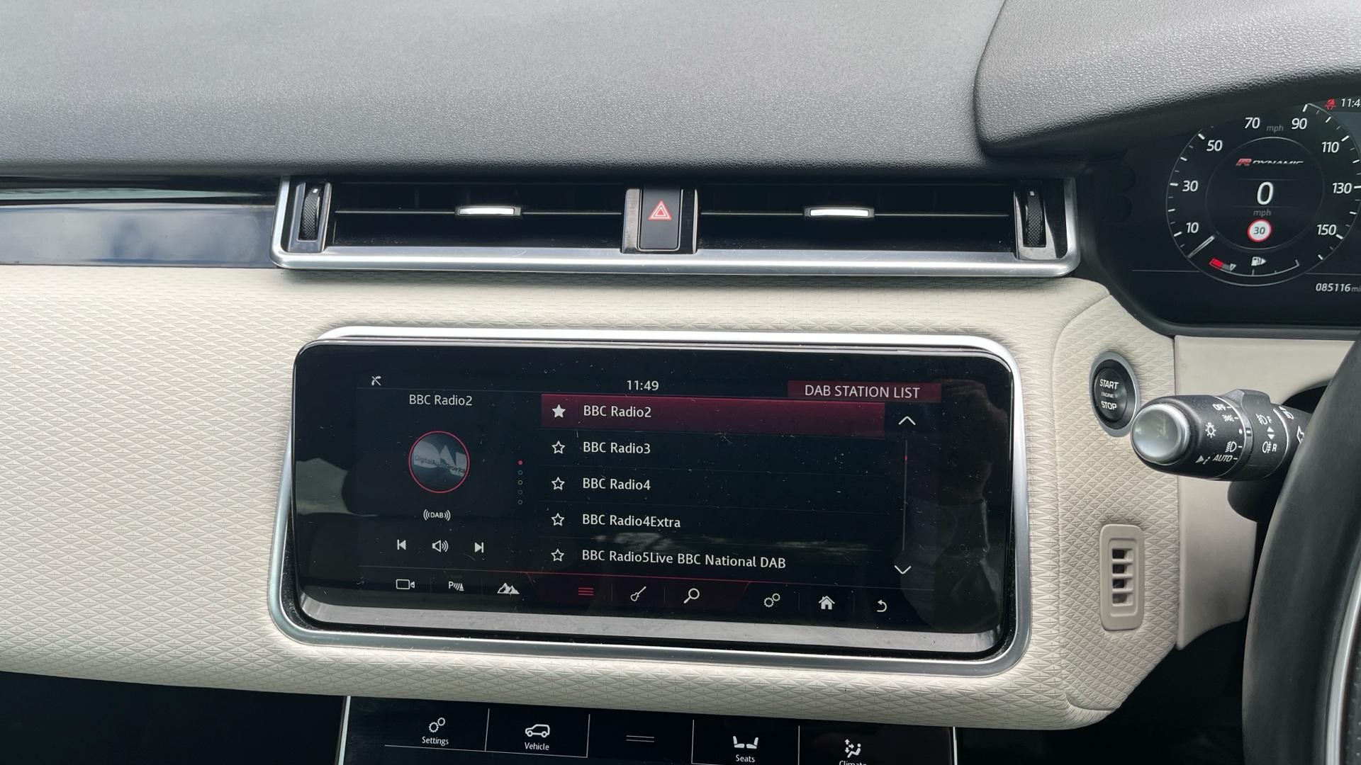 Land Rover Range Rover Velar Image 28