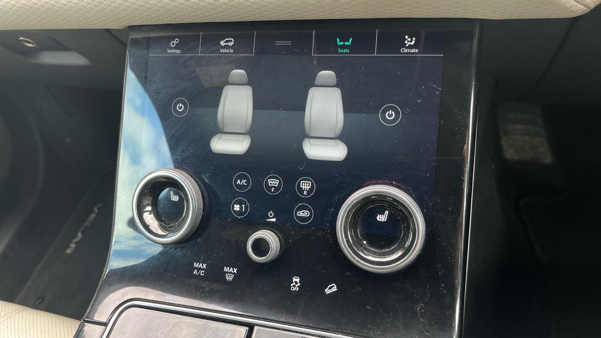 Land Rover Range Rover Velar Image 35