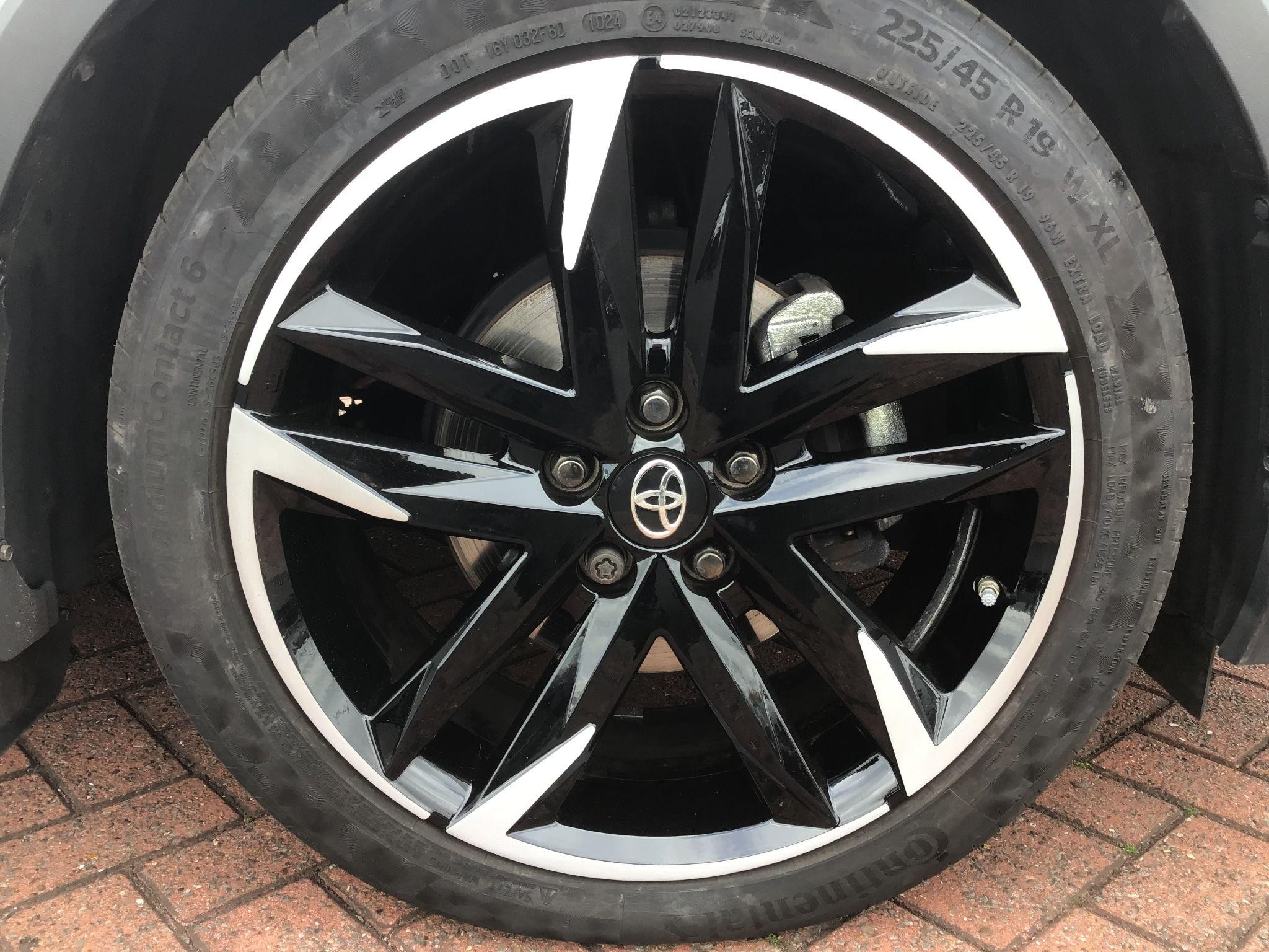 Toyota C-HR Image 11