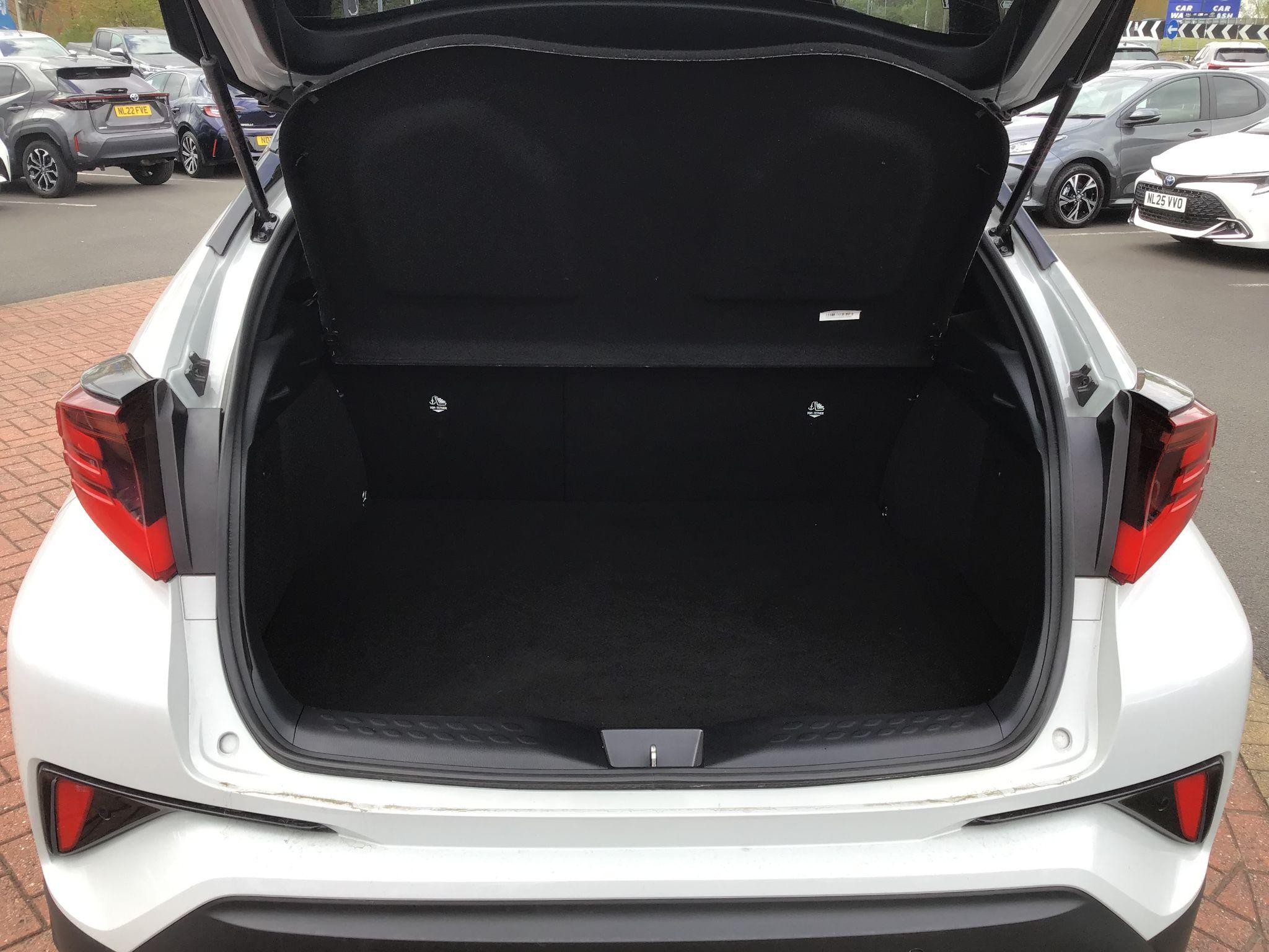 Toyota C-HR Image 12