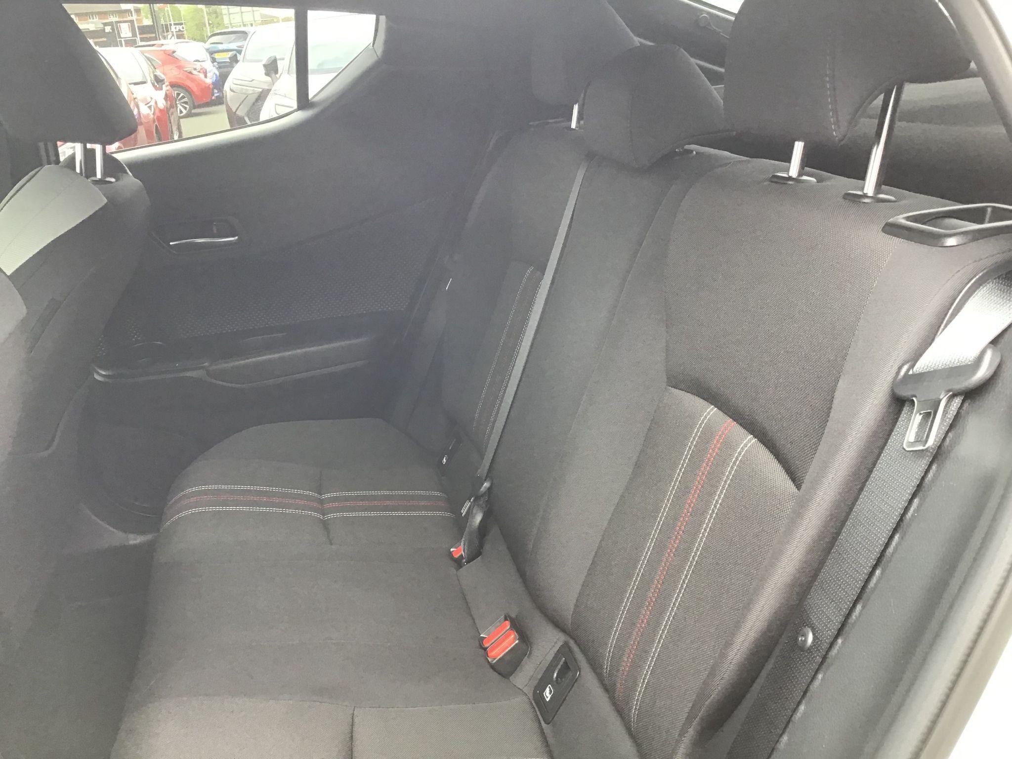 Toyota C-HR Image 20