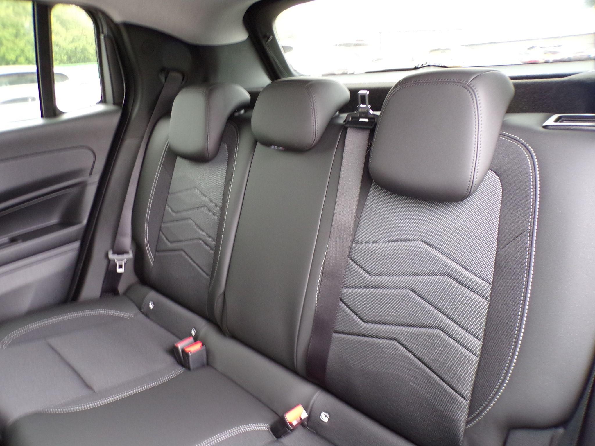 Jeep Avenger Image 18