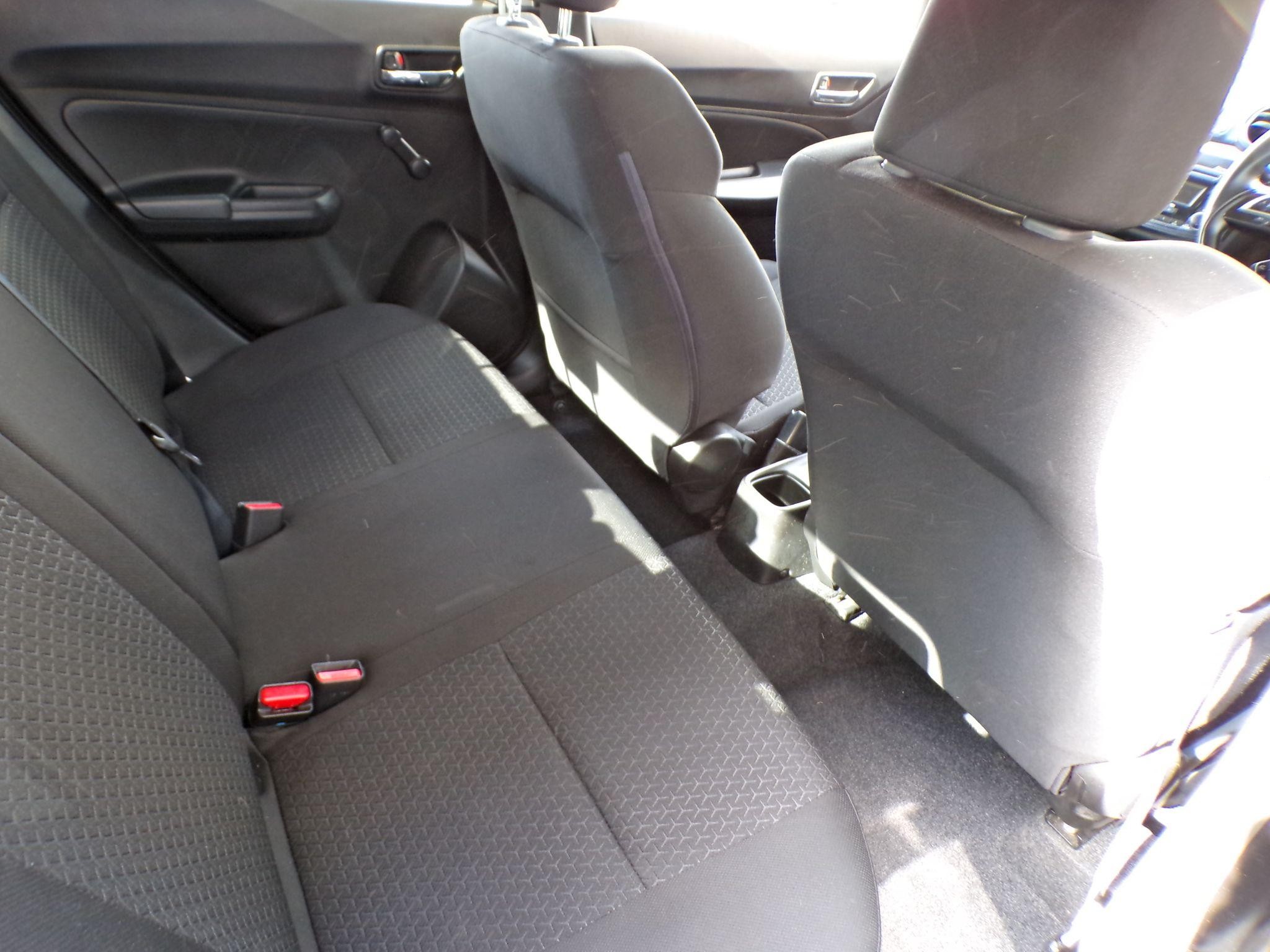 Suzuki Swift Image 17