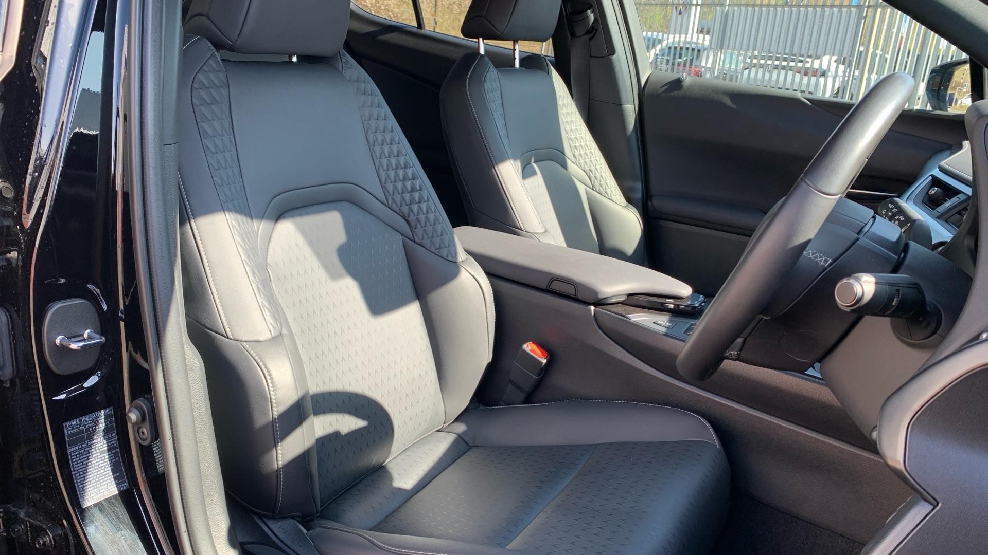 Lexus UX Self-Charging Hybrid Image 9