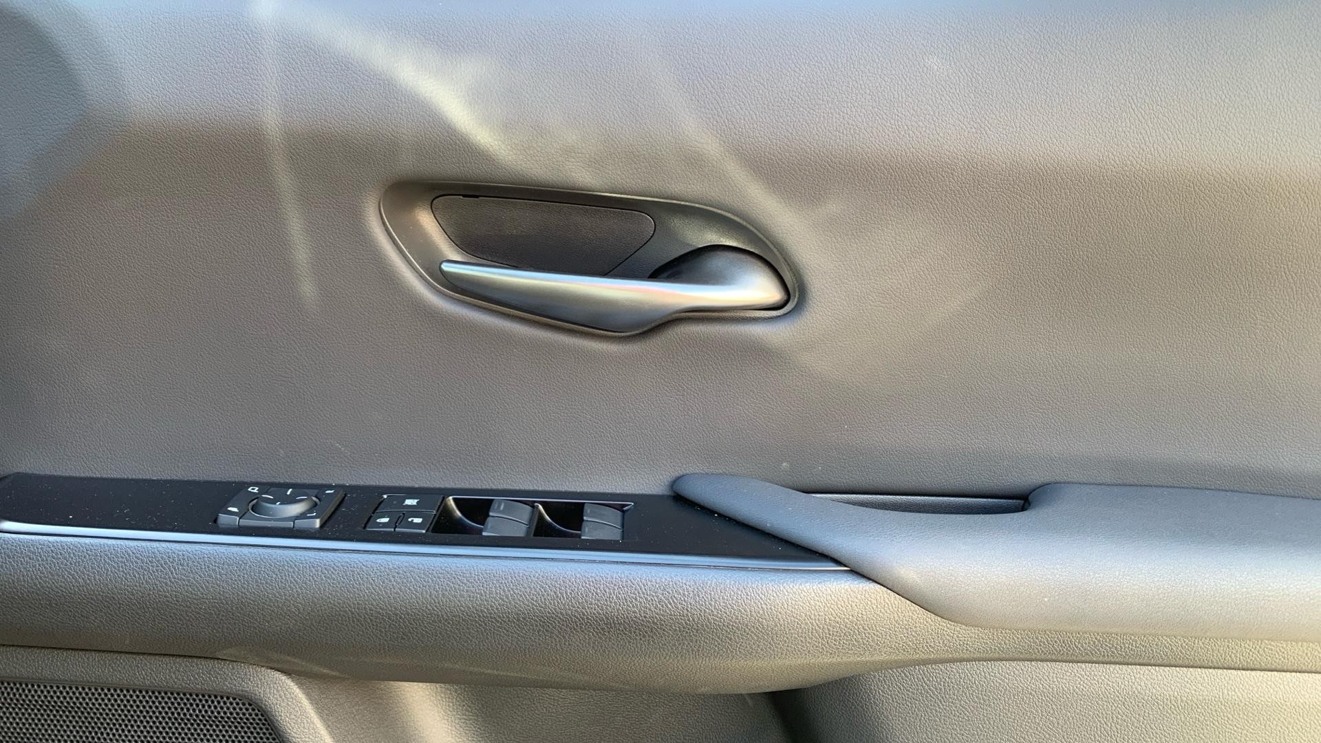 Lexus UX Self-Charging Hybrid Image 15