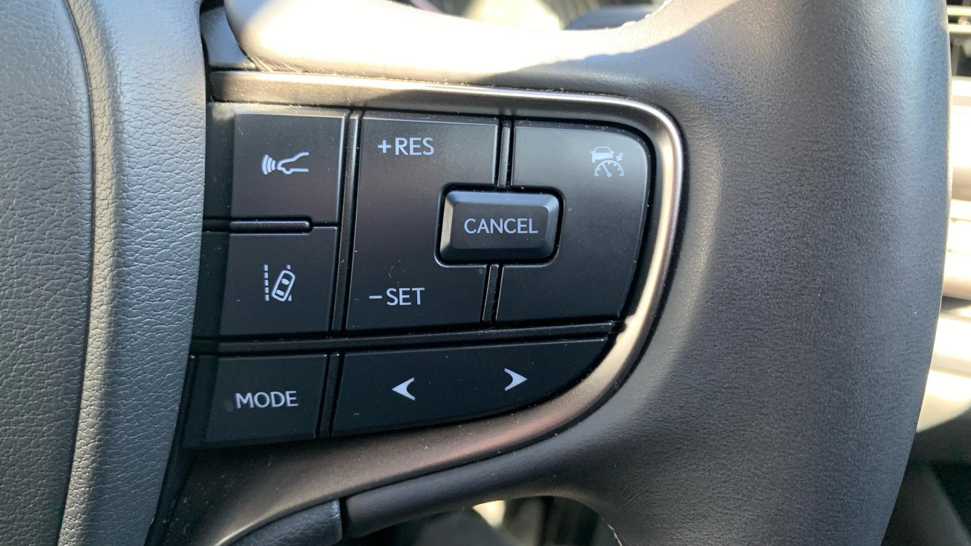 Lexus UX Self-Charging Hybrid Image 19