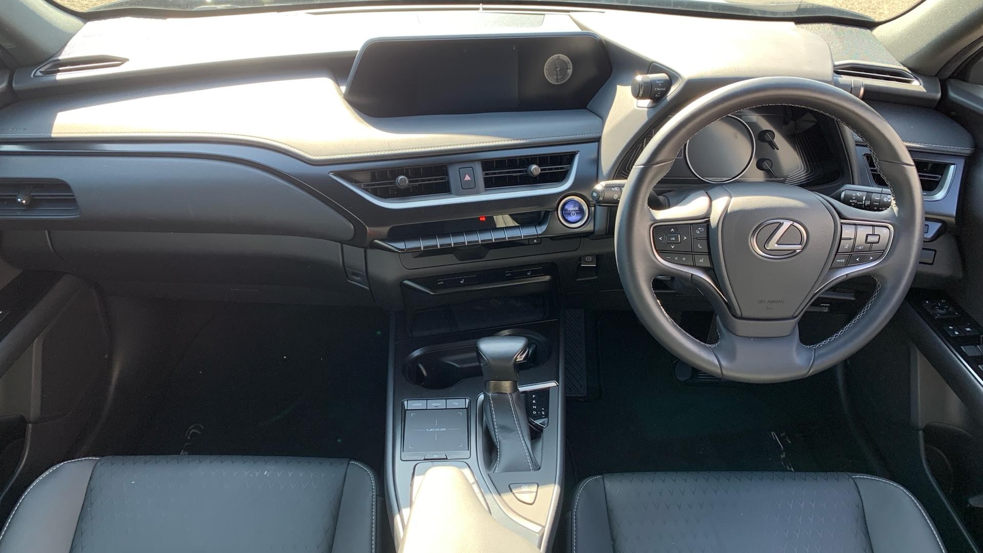 Lexus UX Self-Charging Hybrid Image 20