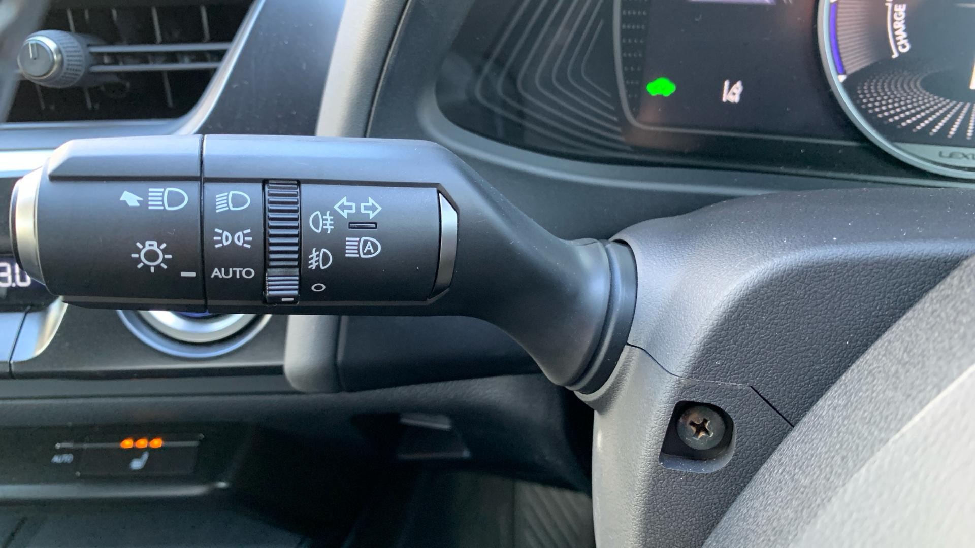Lexus UX Self-Charging Hybrid Image 24