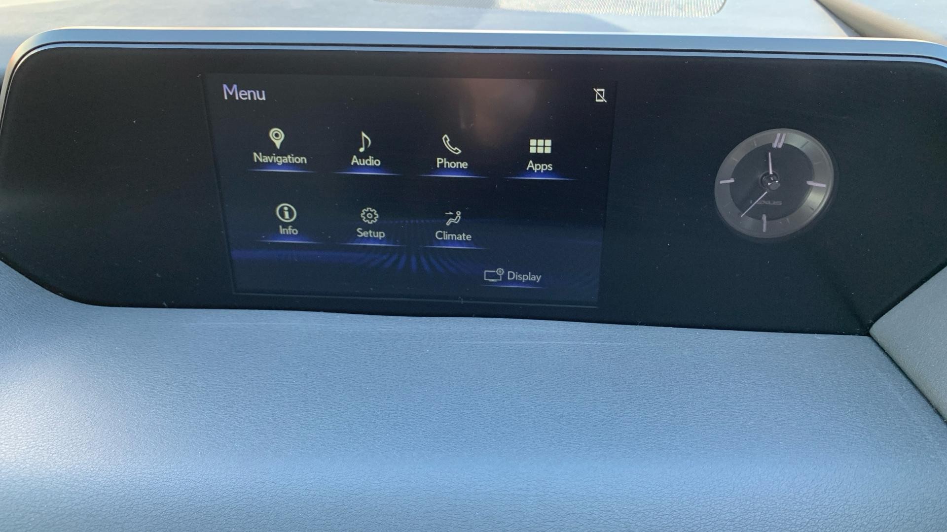Lexus UX Self-Charging Hybrid Image 36