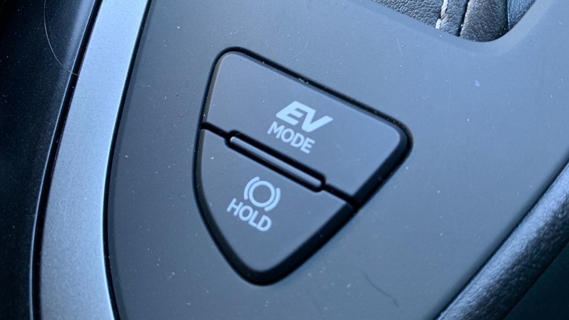 Lexus UX Self-Charging Hybrid Image 39