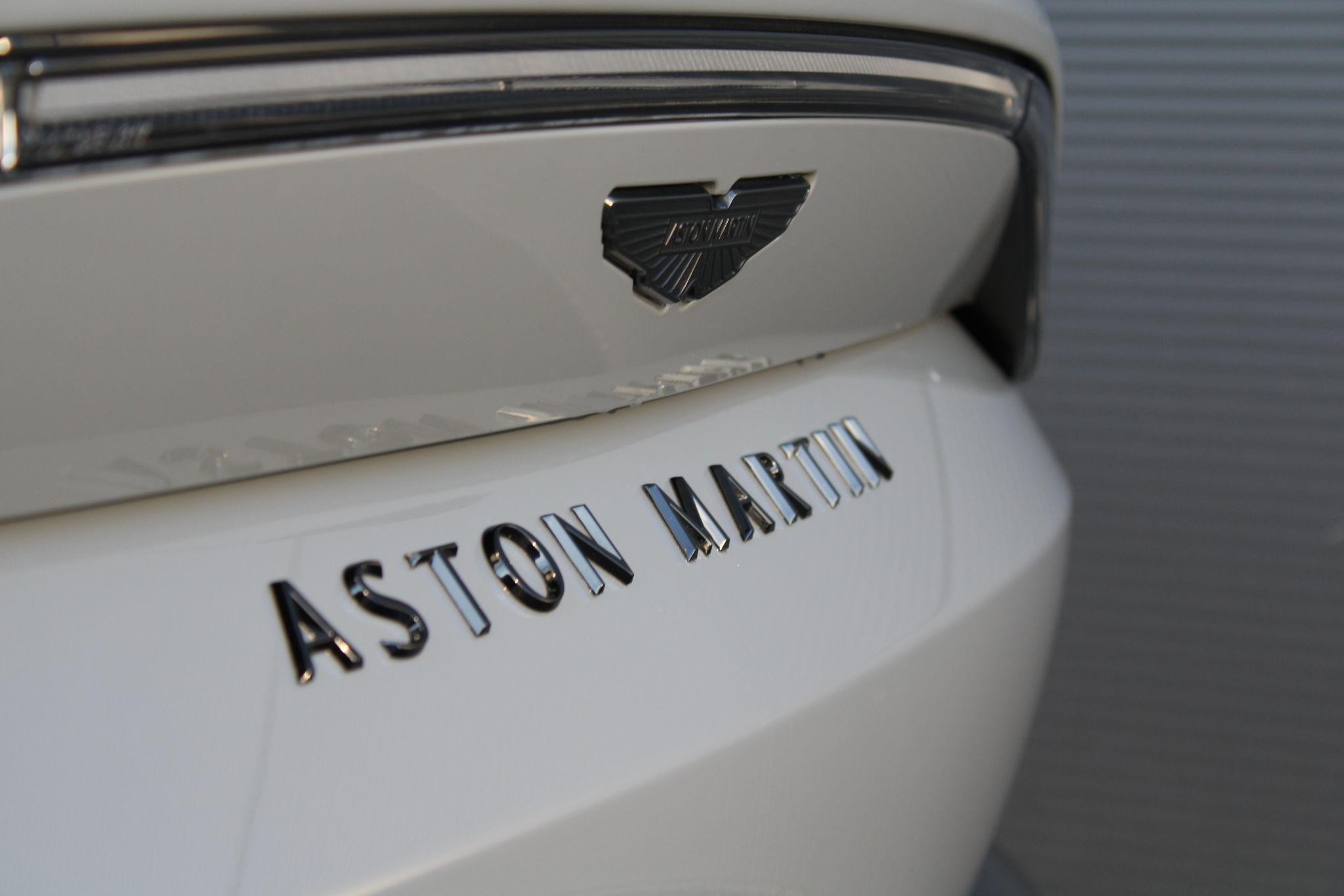 Aston Martin Vantage Image 8