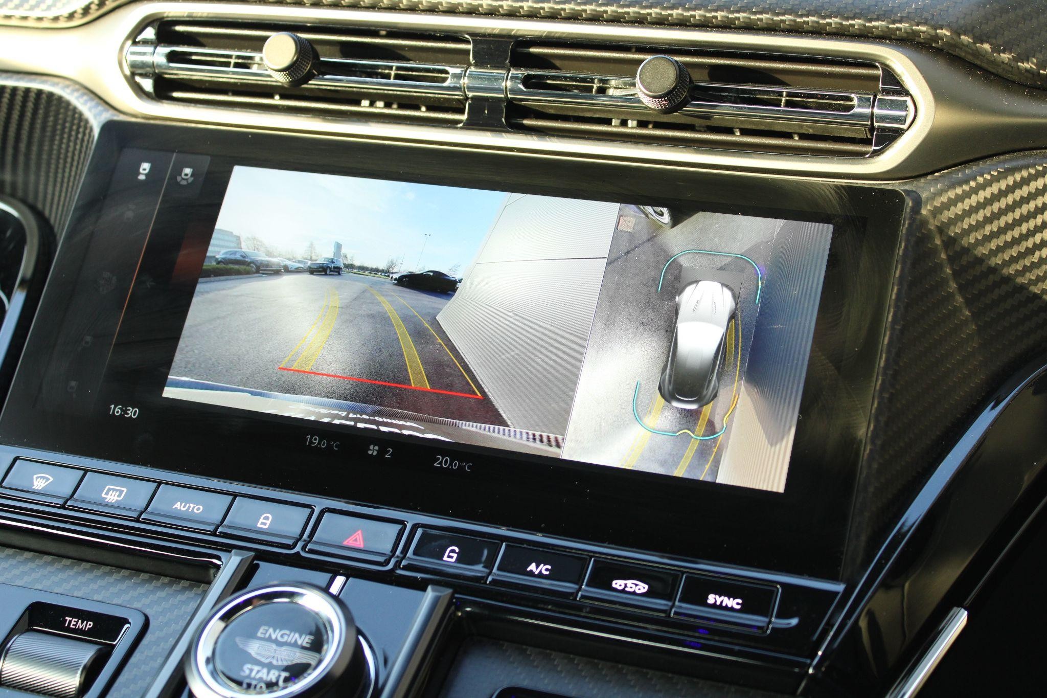 Aston Martin Vantage Image 10