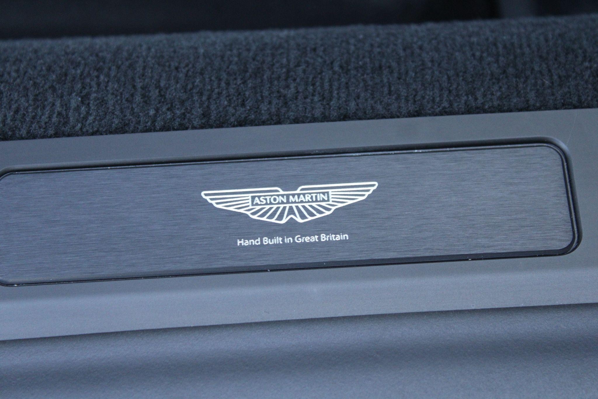 Aston Martin Vantage Image 13