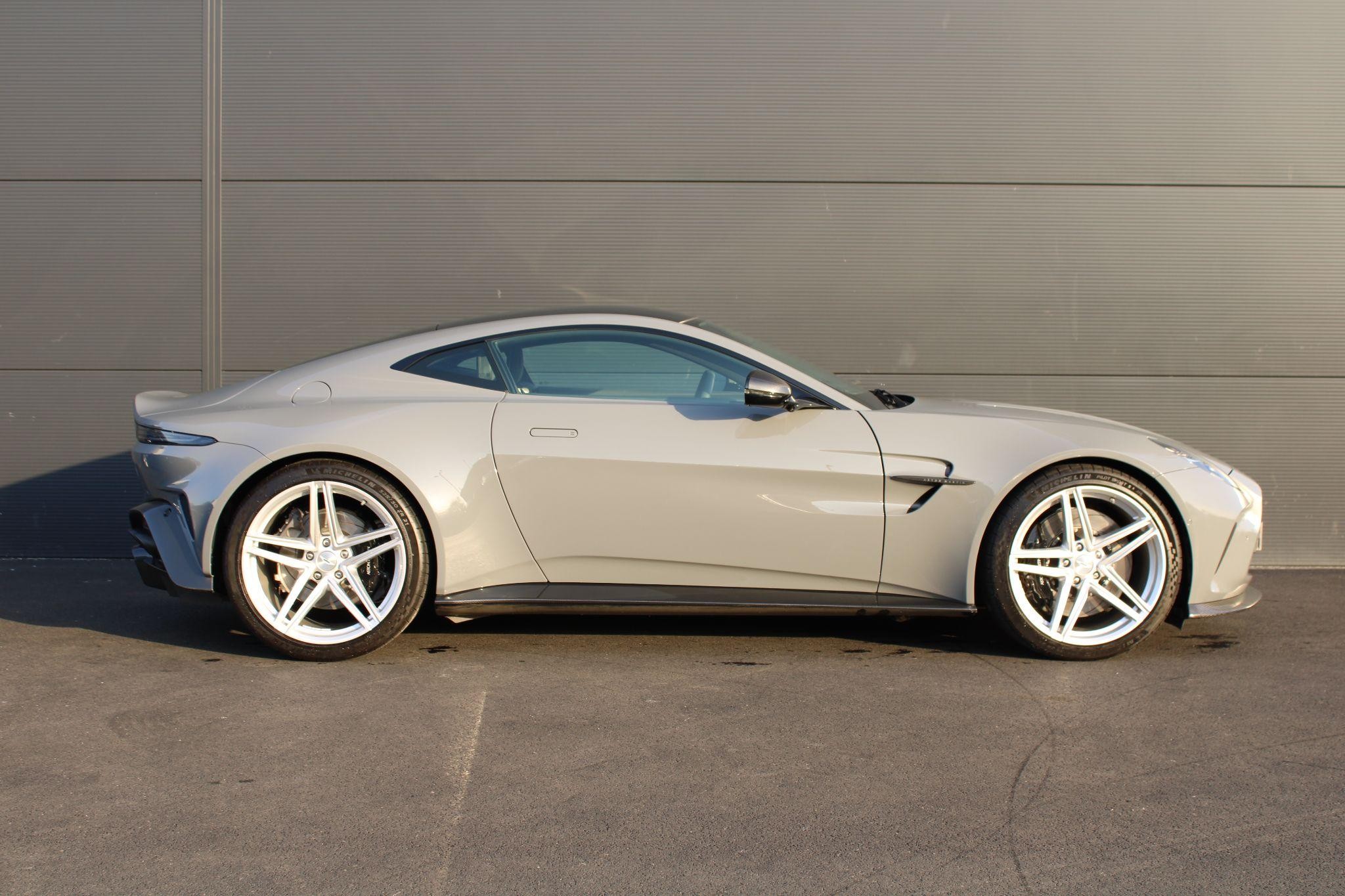 Aston Martin Vantage Image 17