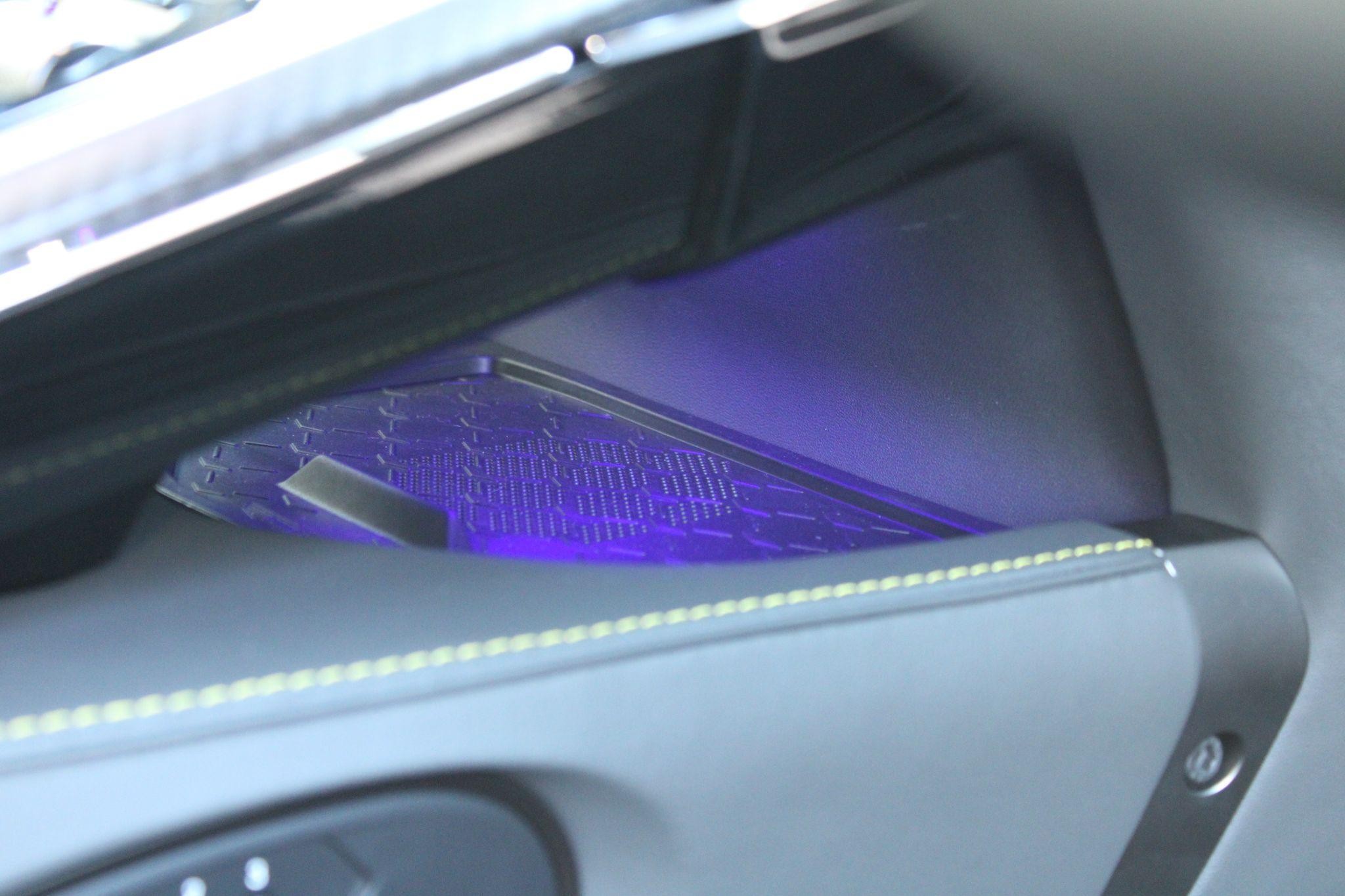 Aston Martin Vantage Image 28