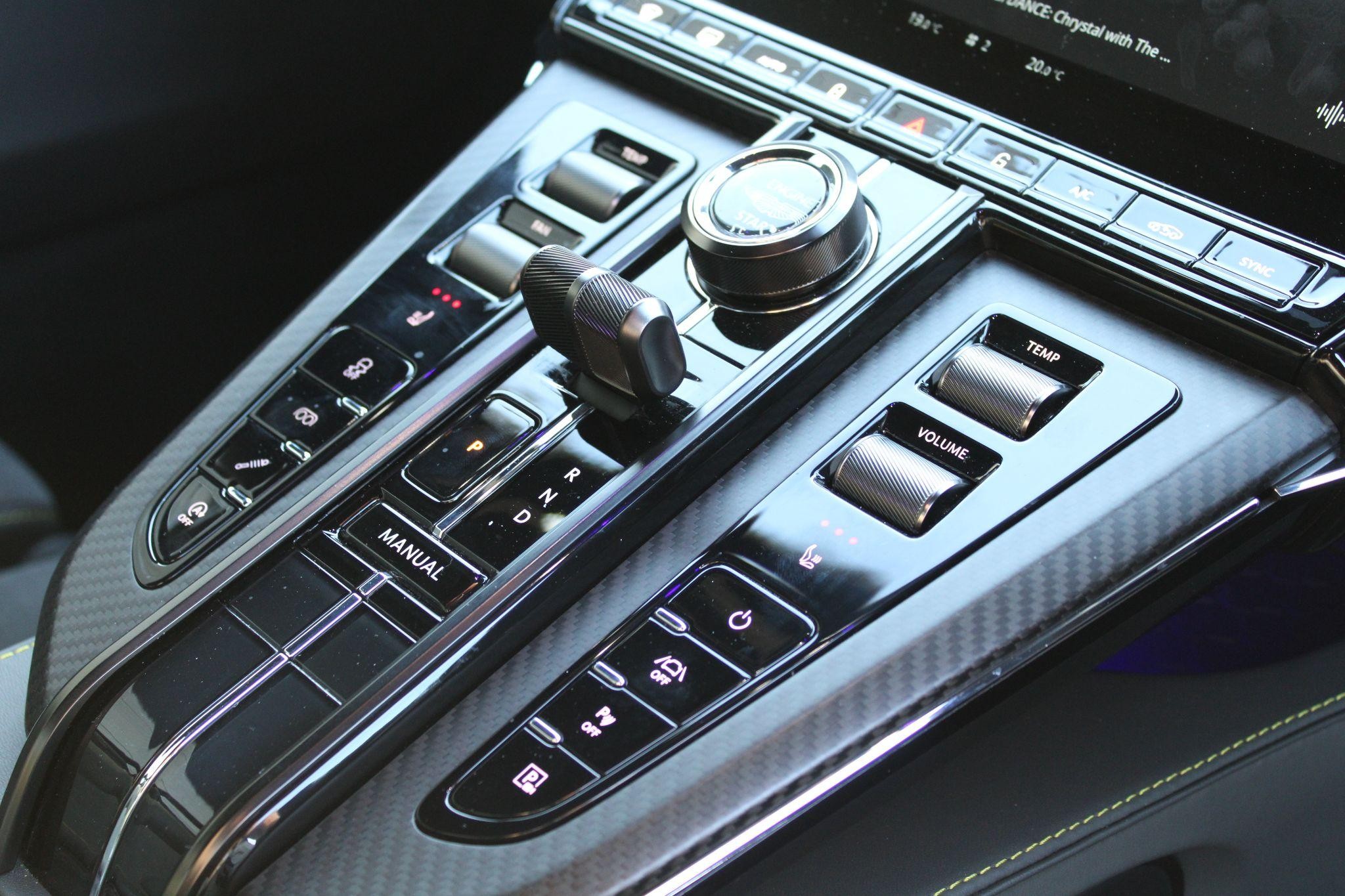 Aston Martin Vantage Image 29