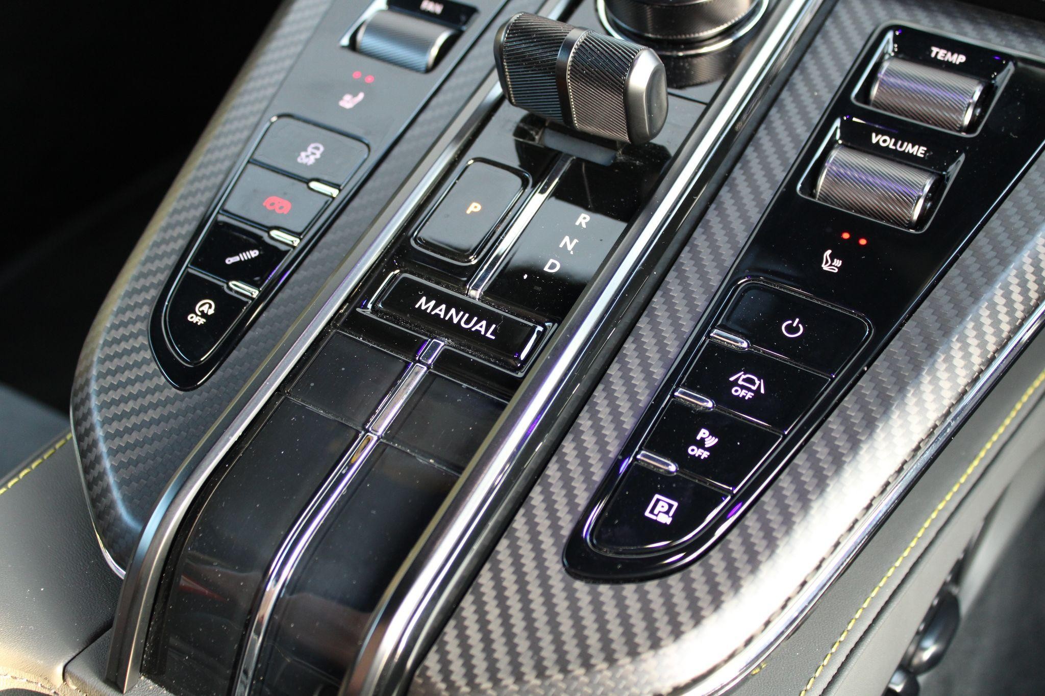 Aston Martin Vantage Image 35