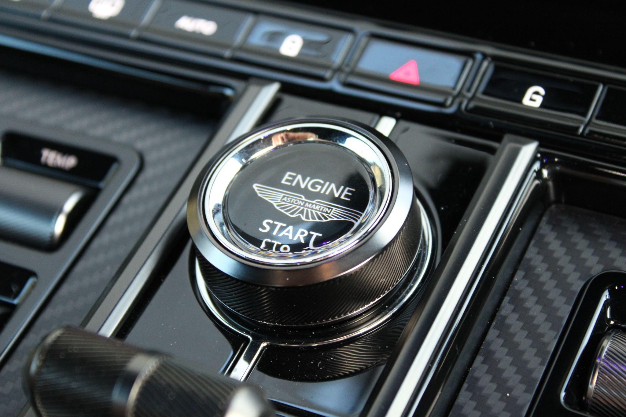 Aston Martin Vantage Image 36
