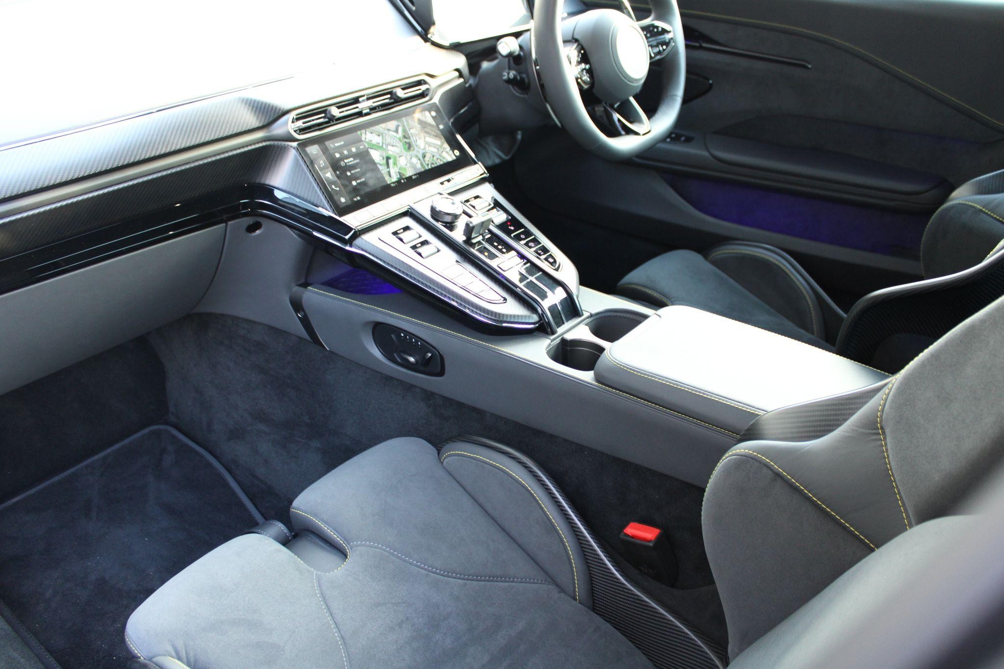 Aston Martin Vantage Image 37