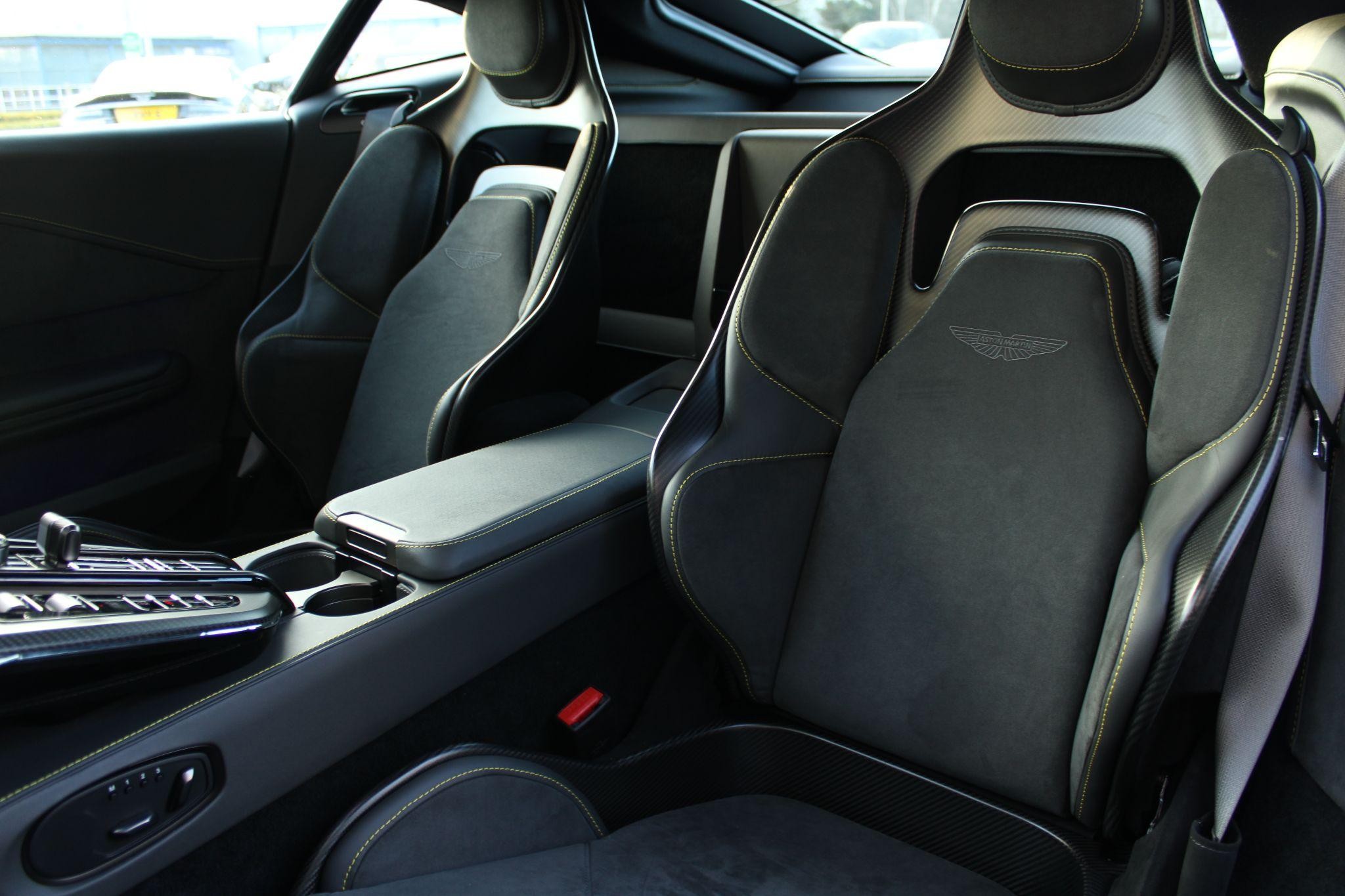 Aston Martin Vantage Image 38